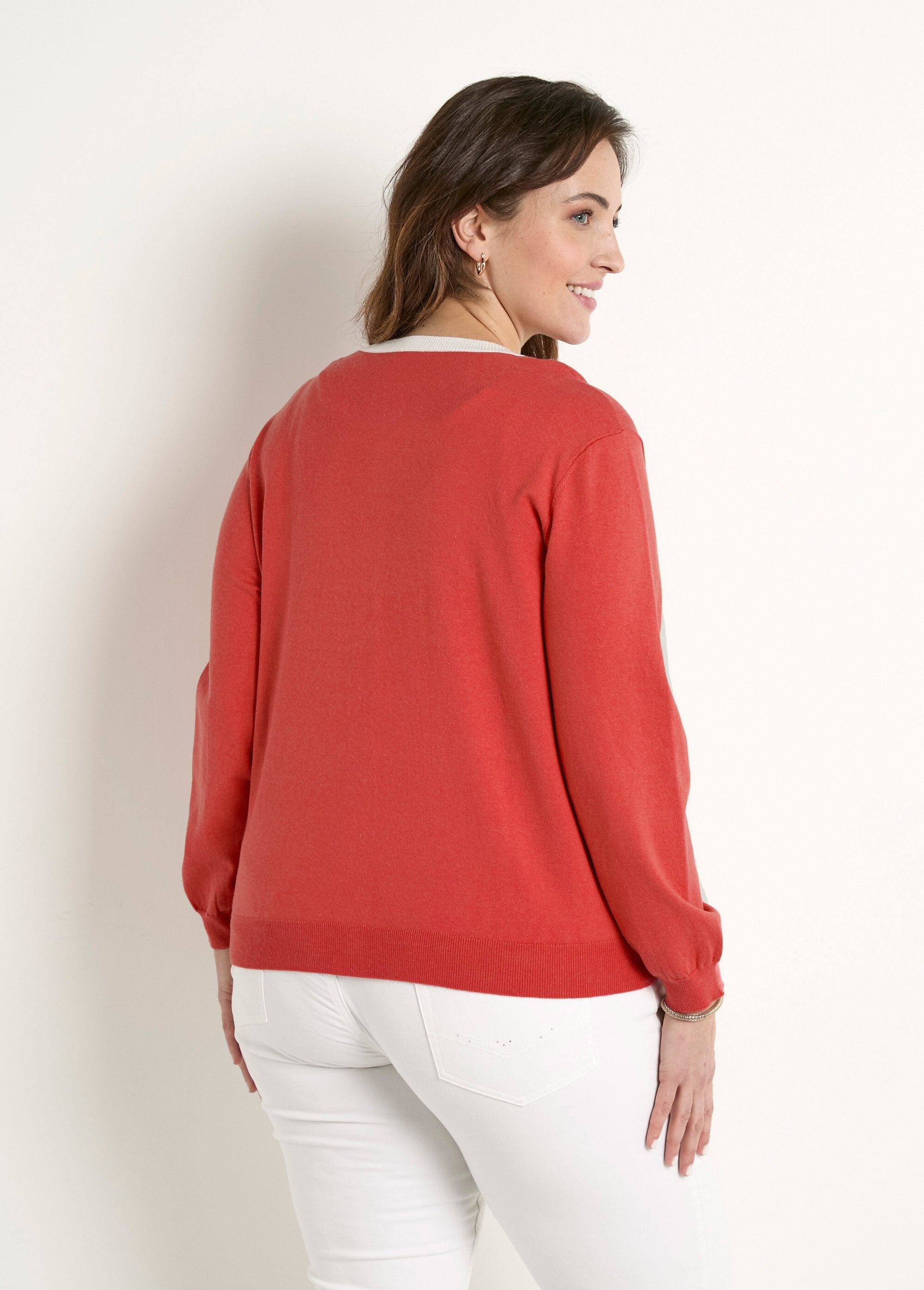 Soft_round_neck_buttoned_cardigan_vest_Poppy_DO1_curvy