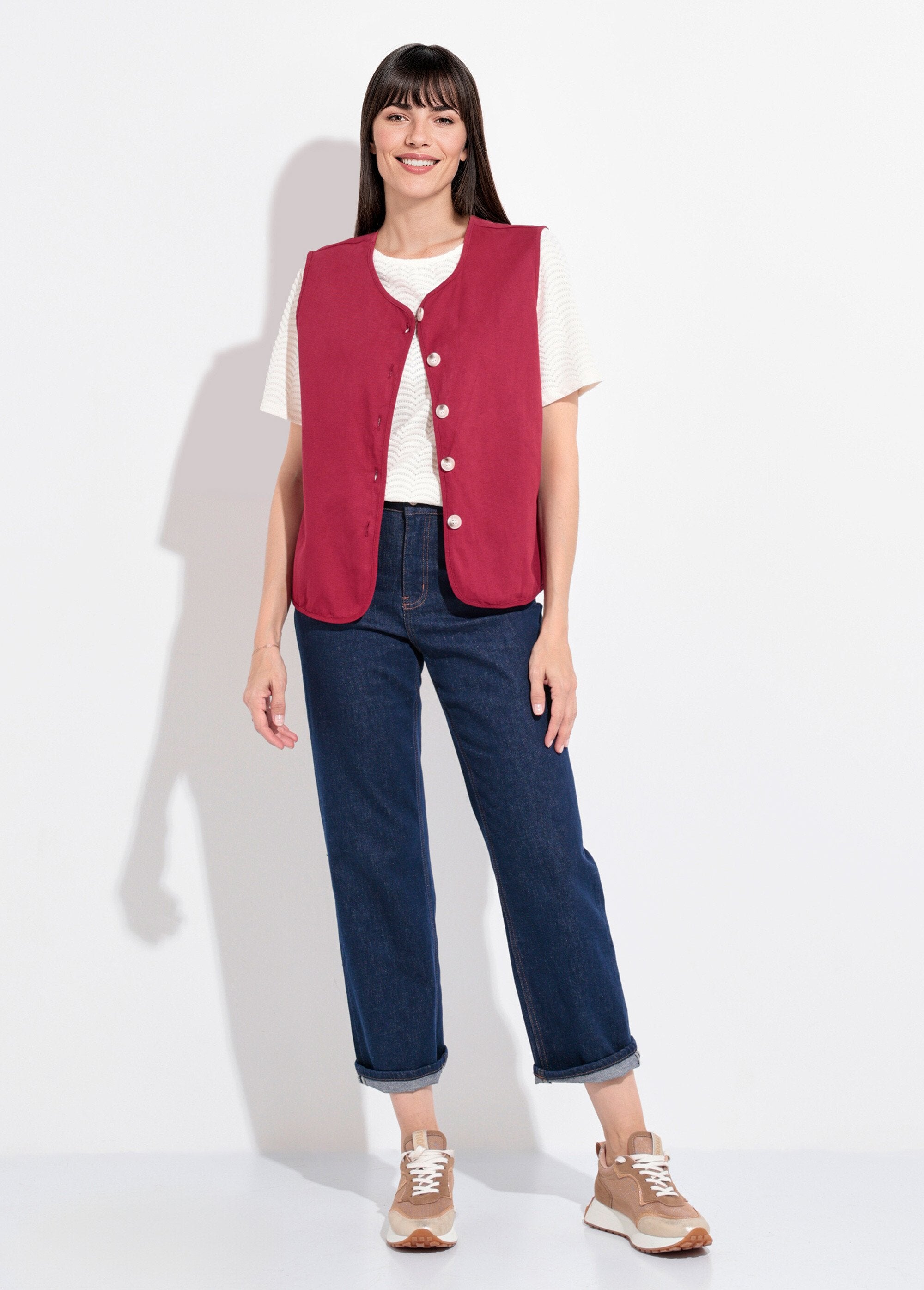 Sleeveless_round-neck_twill_vest_Bordeaux_SF1_slim