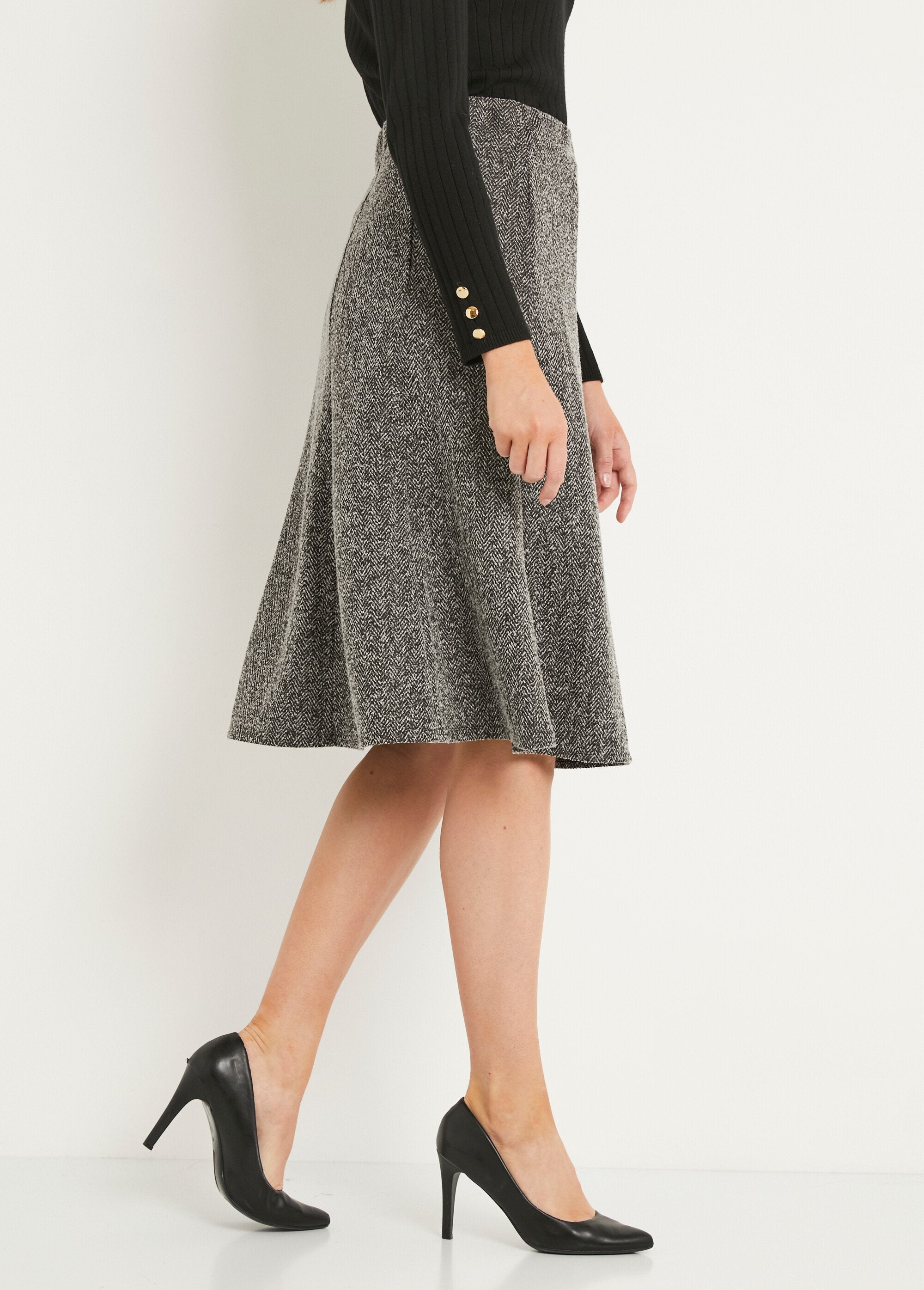 Jacquard_knit_flared_skirt_with_elasticated_waist_Gray_chevrons_DR1_slim