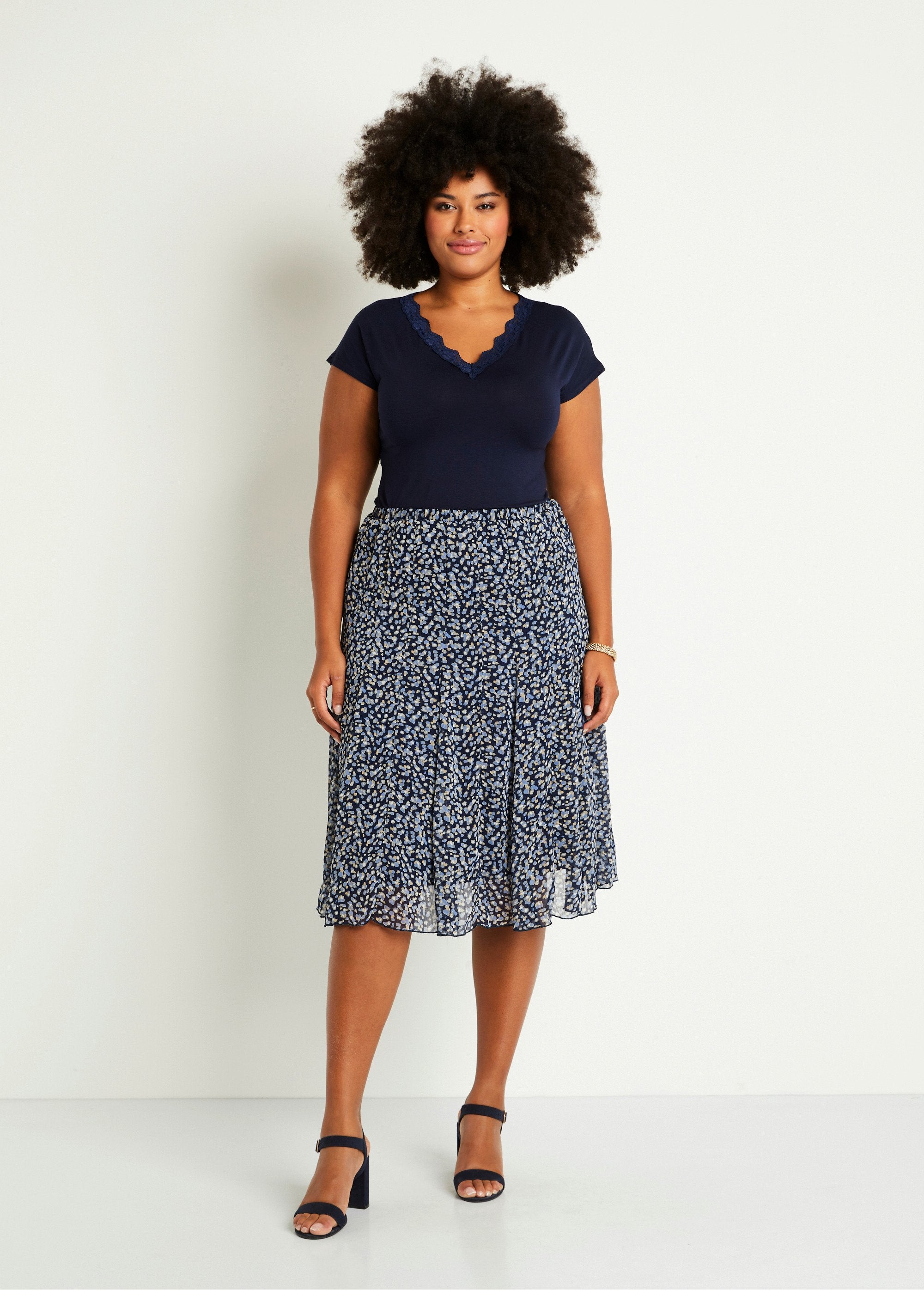 Mid-length_printed_voile_flared_skirt_Navy_and_beige_SF1_curvy