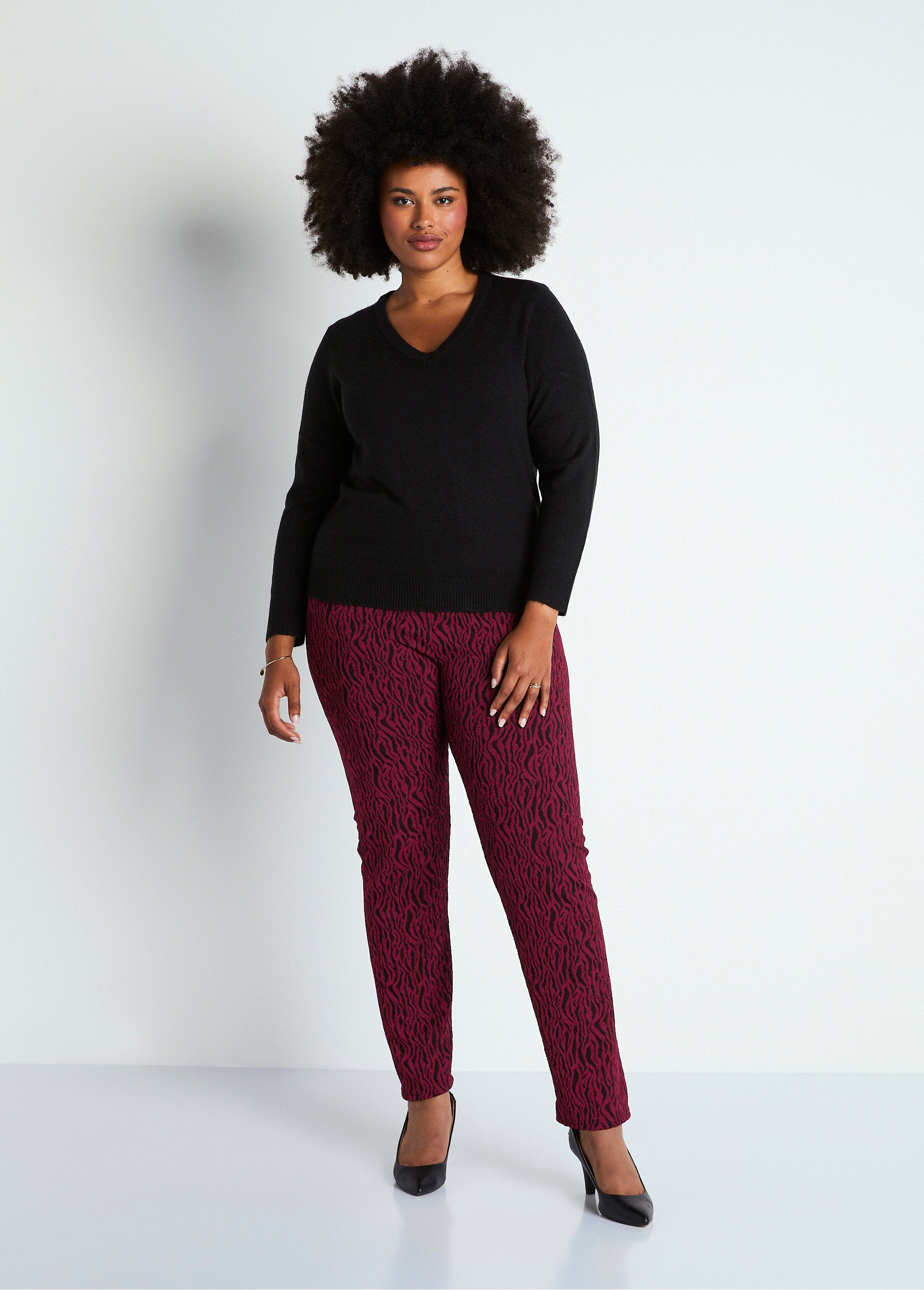 Jacquard_knit_elasticated_waist_leggings_Burgundy_zebra_SF1_curvy