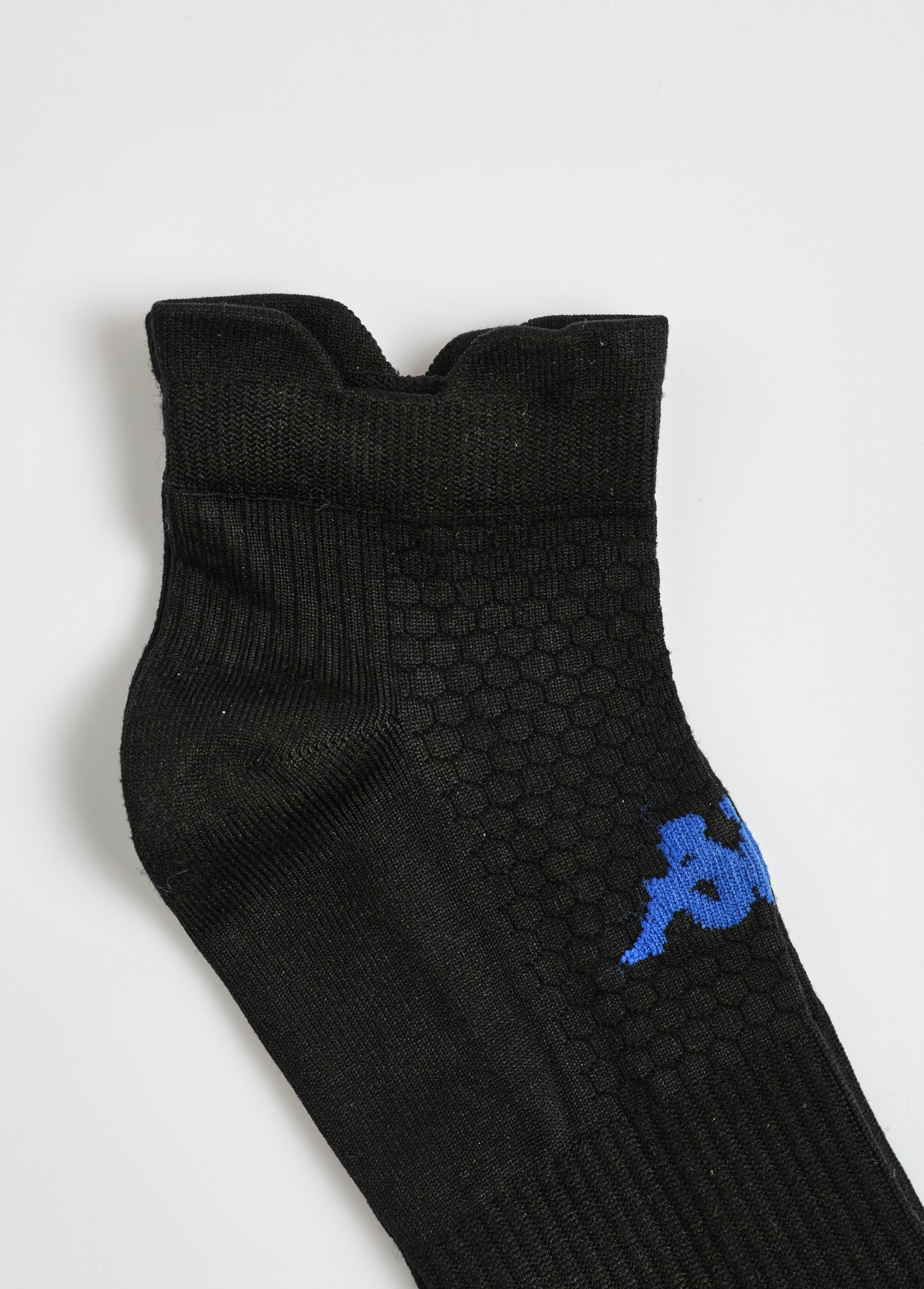 Set_of_3_socks,_various_models_Blue_and_black_and_white_DE2_slim