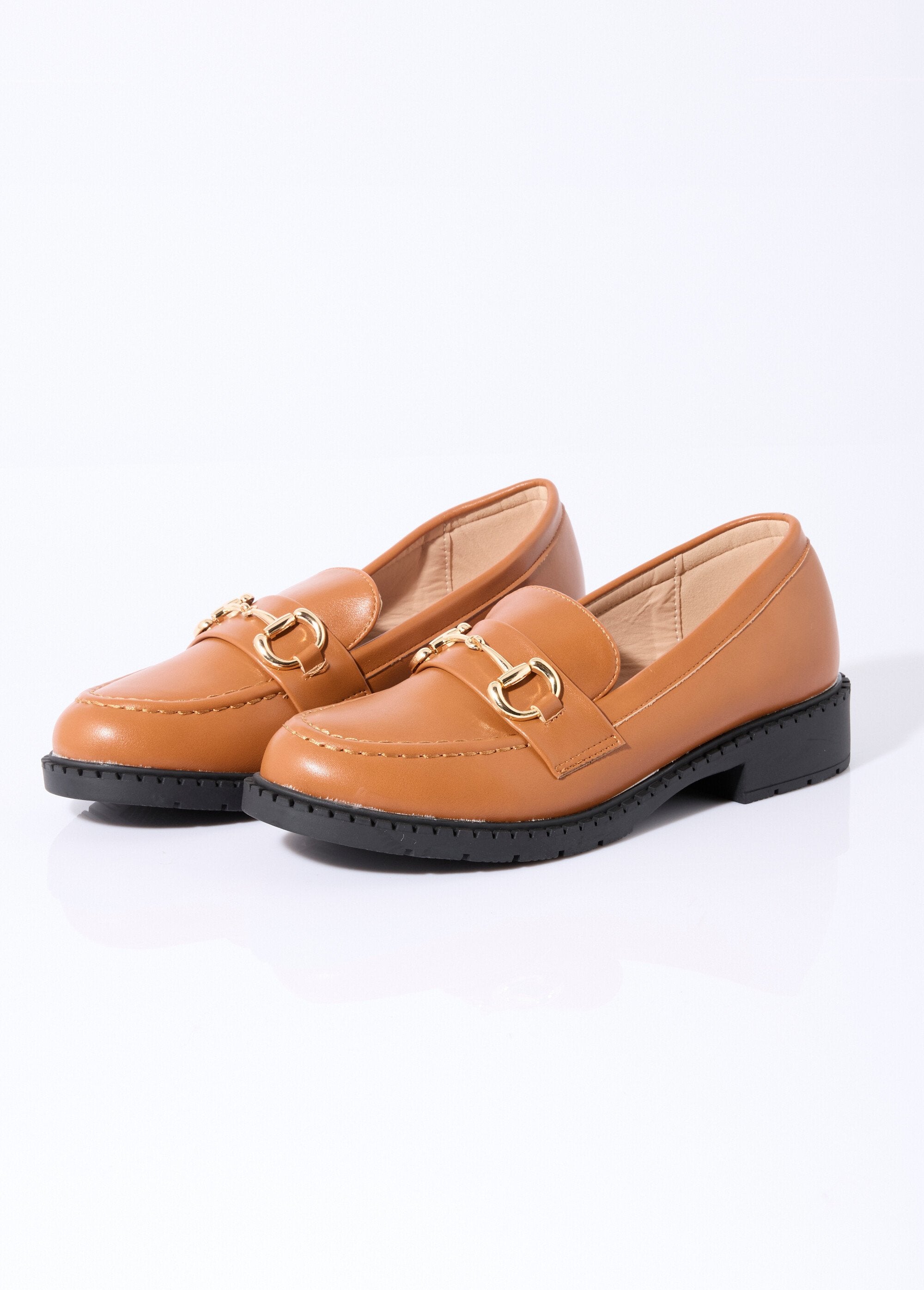 Moccasins_with_metal_tab_camel_DE1_slim