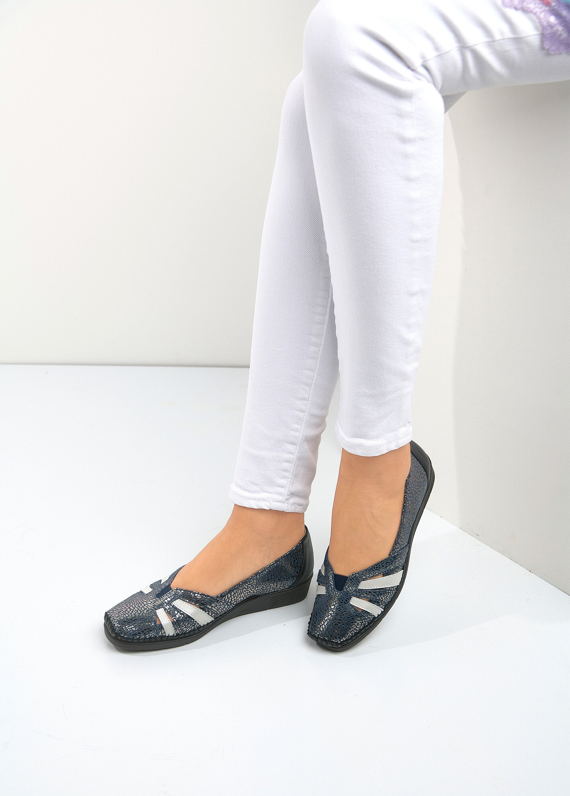 Soft,_comfortable_width_leather_wedge_loafers_Marine_SF1_slim