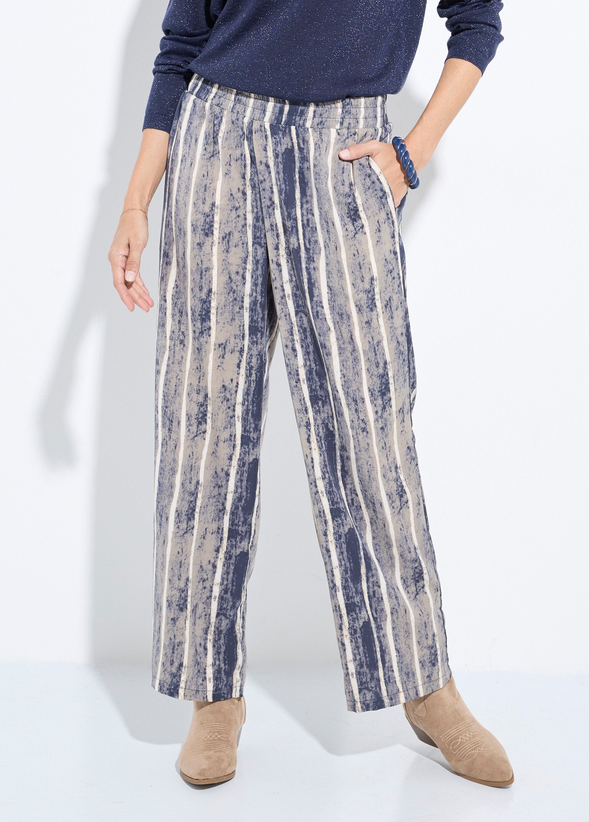 Elasticated_flowing_pants,_striped_print_Gray_and_ecru_FA1_slim