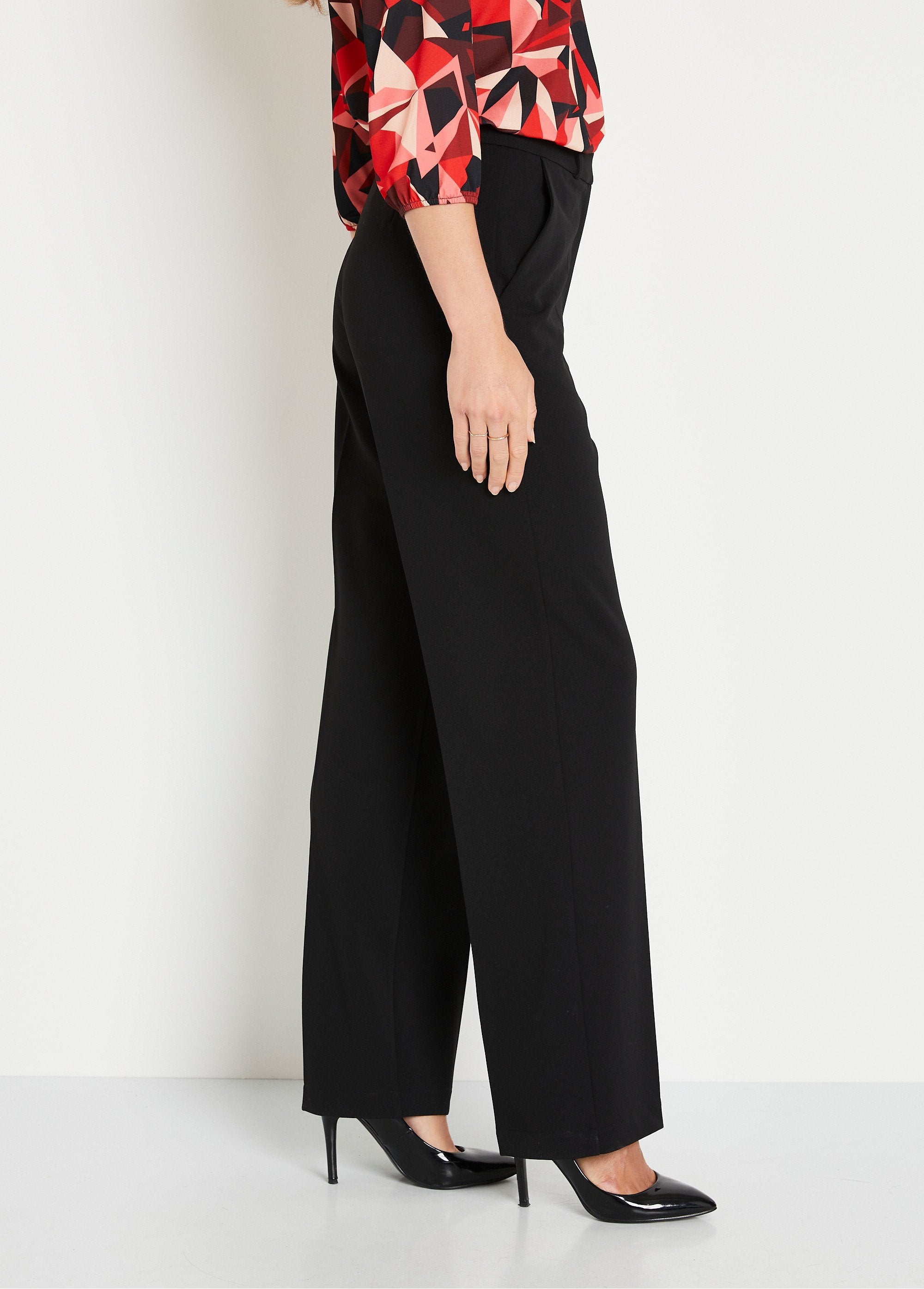 Wide-leg_fluid_pants_in_plain_stretch_knit_Black_DR1_slim