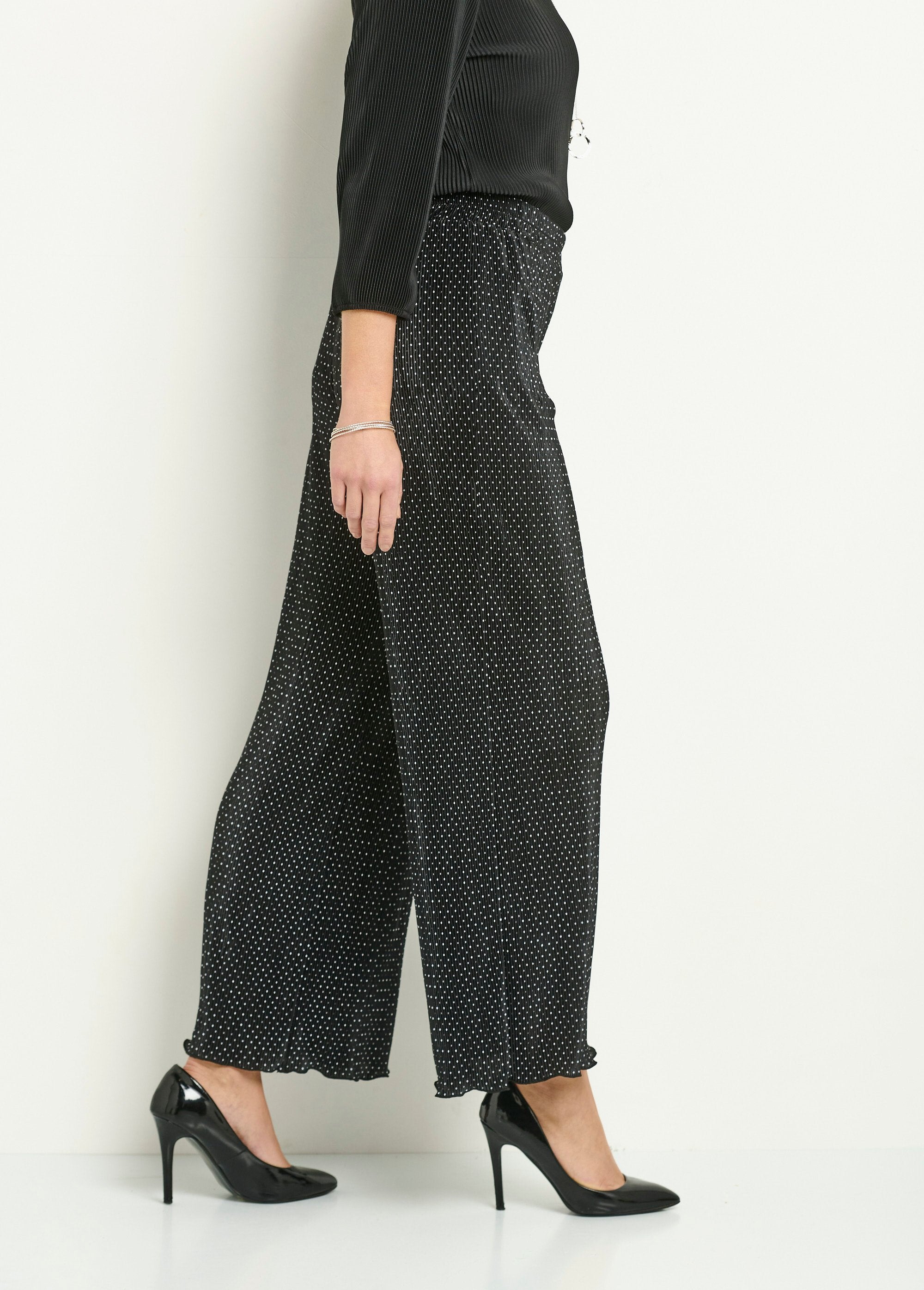 Pleated_polka_dot_elasticated_wide_leg_pants_Black_DR1_slim