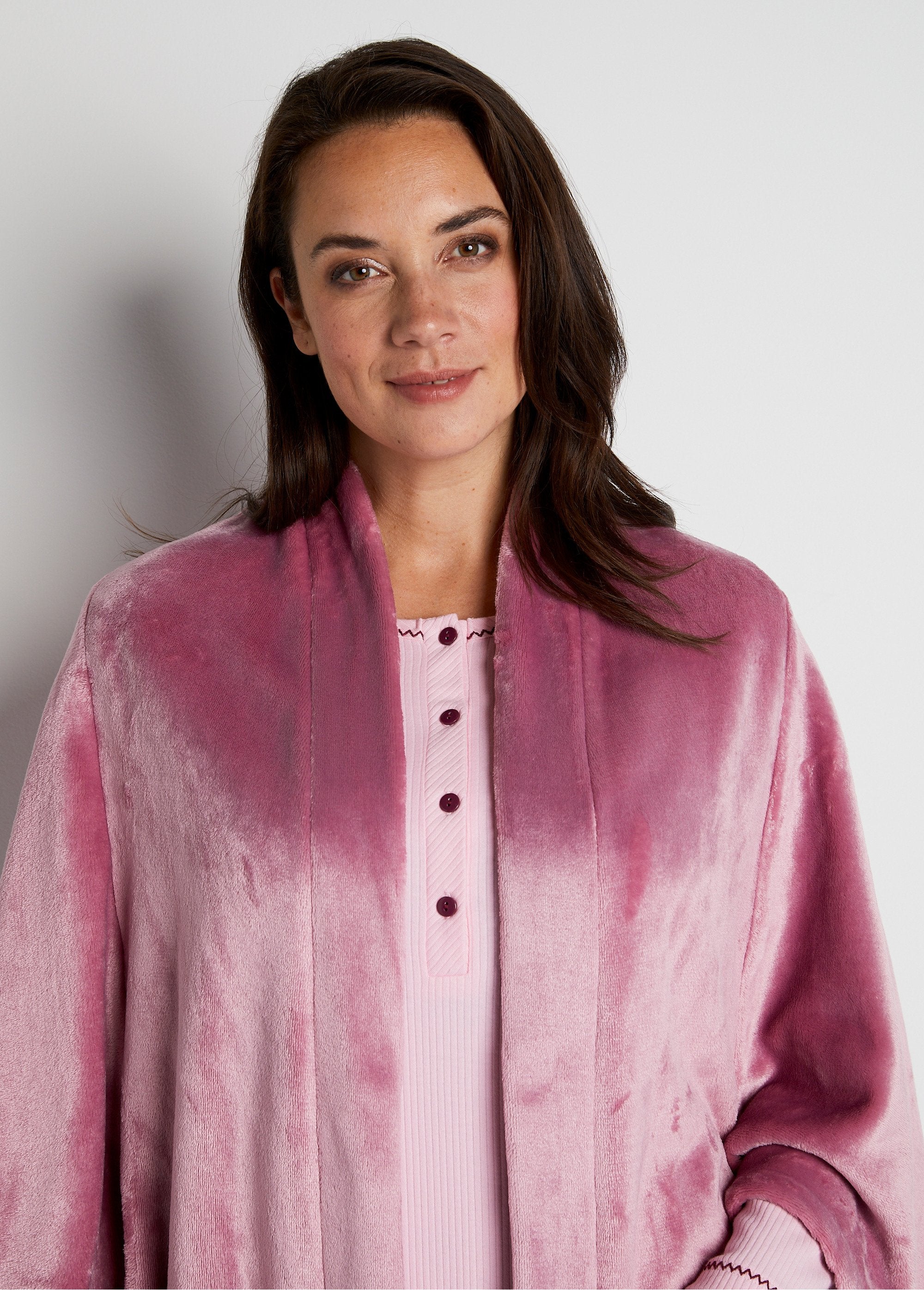 Edge-to-edge_plush_knit_poncho_Rose_the_DE1_curvy