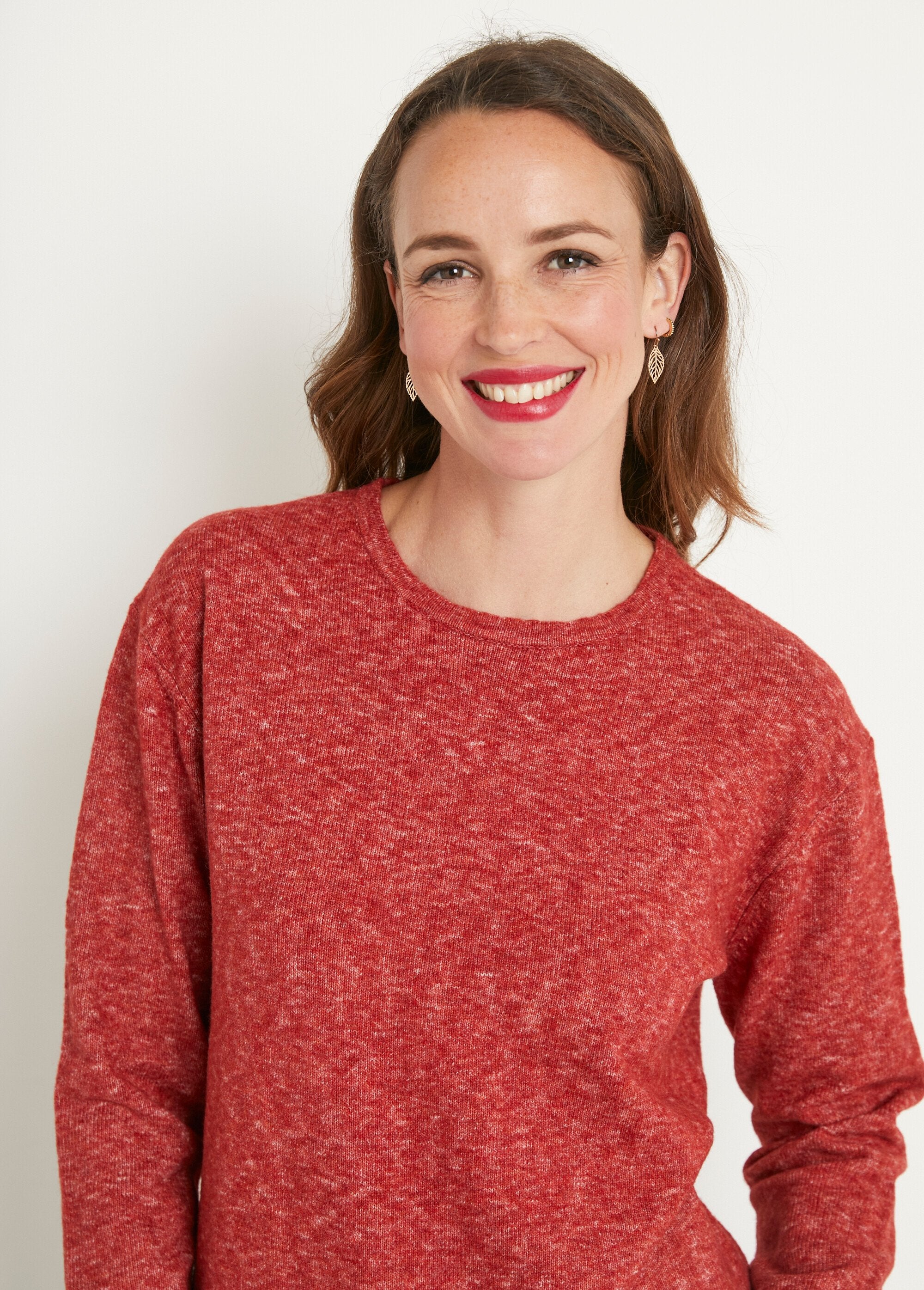 Round-neck_mottled_sweater_with_wool_Brick_DE1_slim