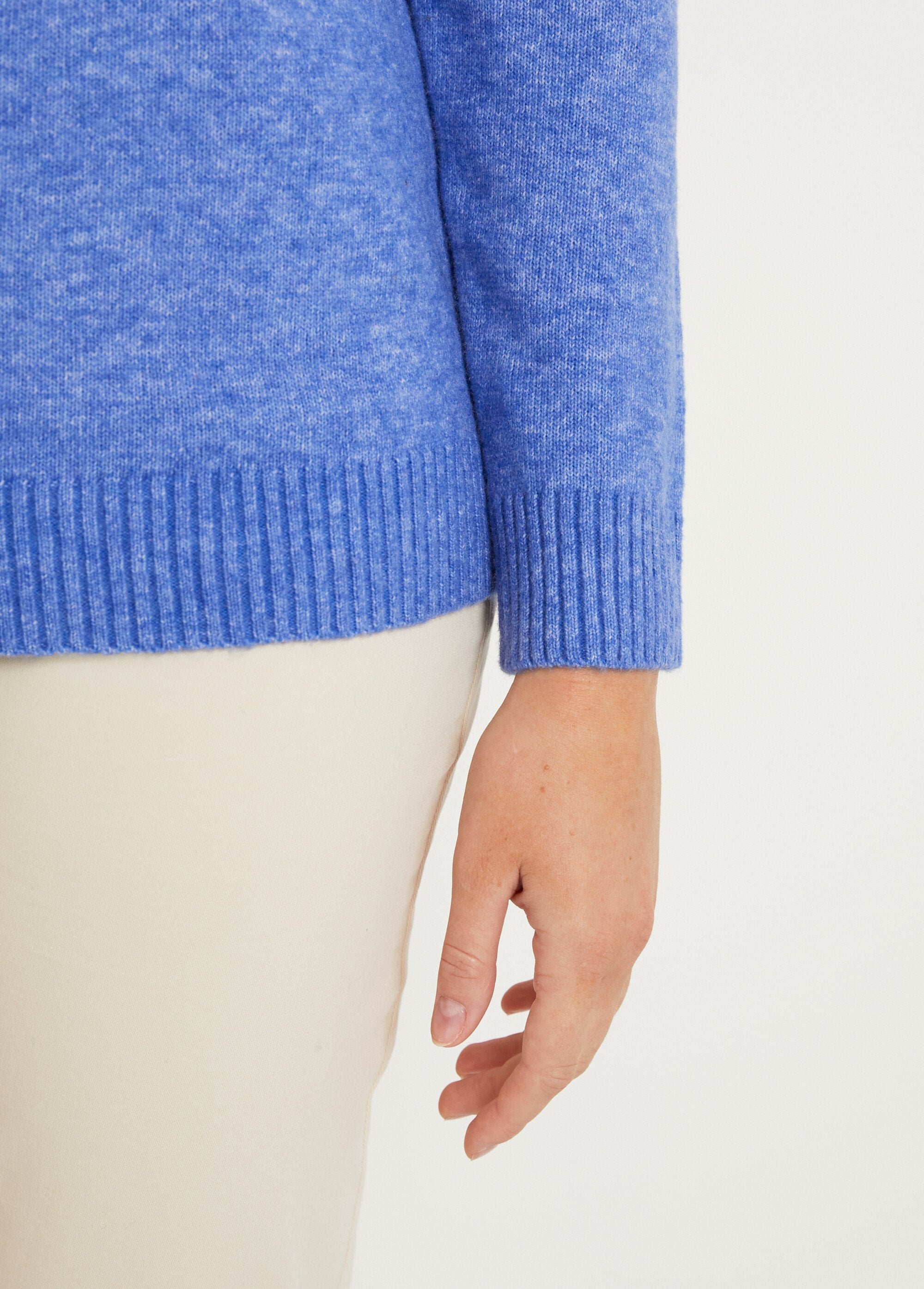 Round-neck_mottled_sweater_with_wool_Blue_DE2_slim