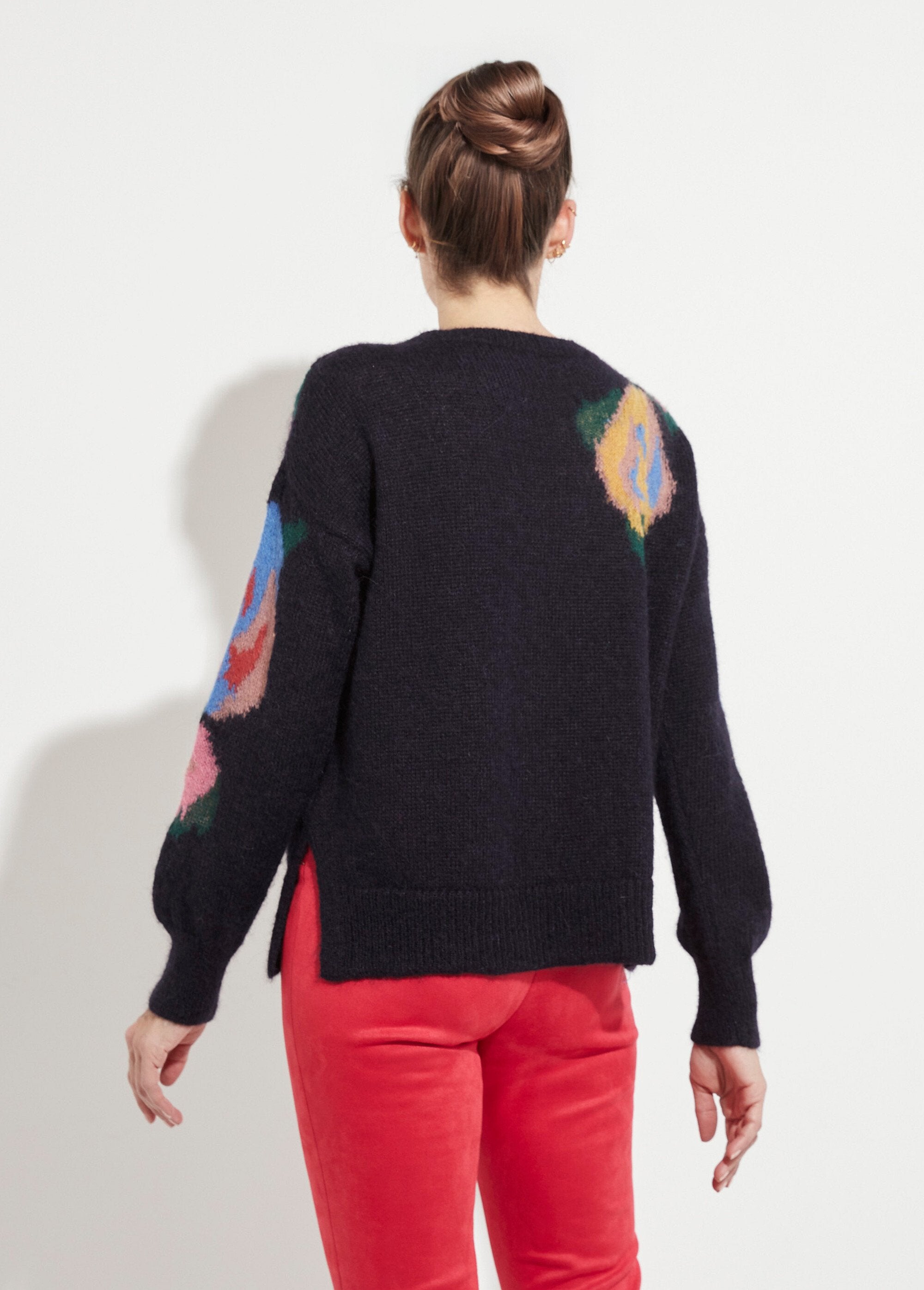 Round_neck_sweater_with_floral_jacquard_mohair_Navy_and_terracotta_DO1_slim