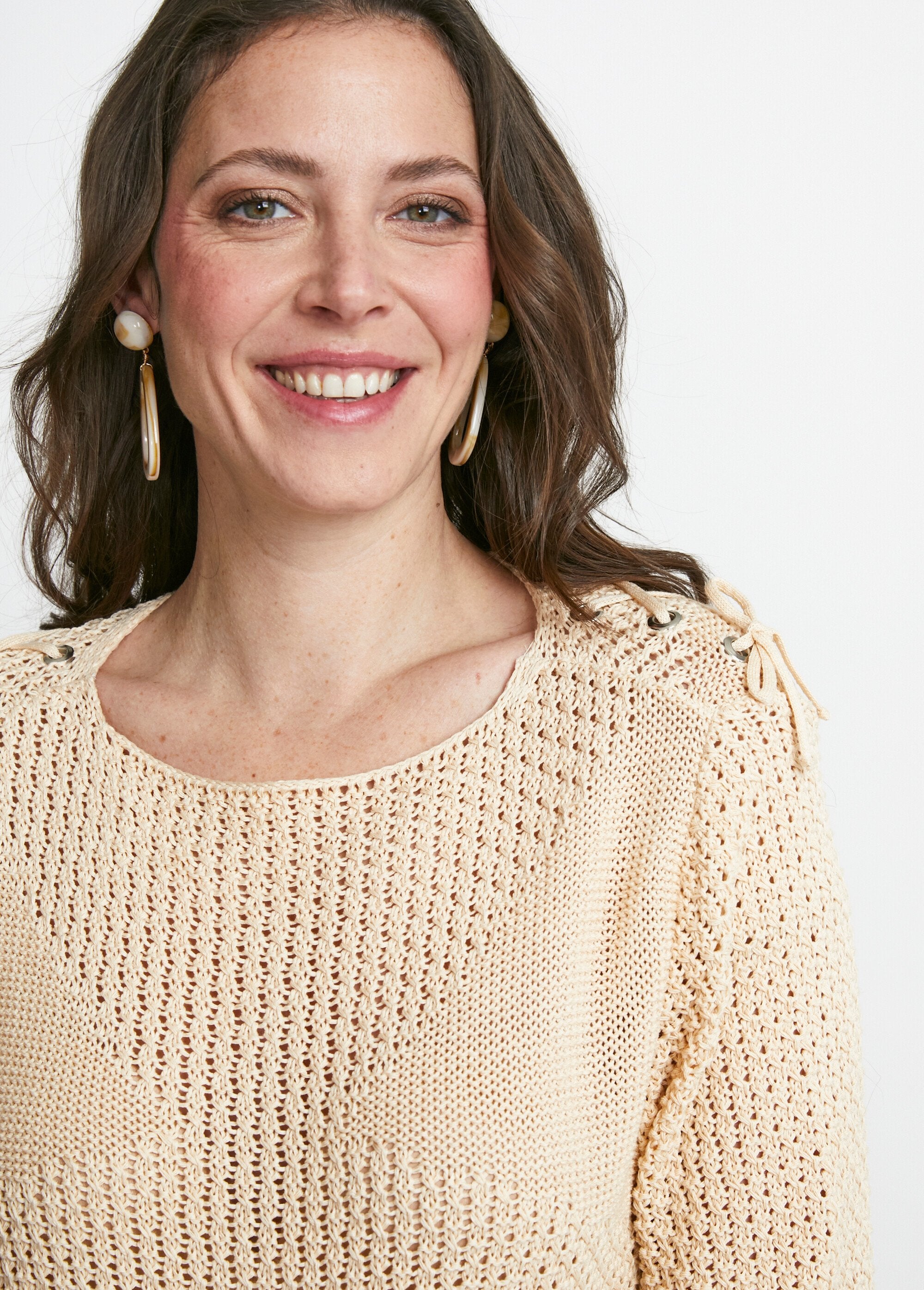 Round_neck_sweater_with_fancy_lacing_String_DE2_slim