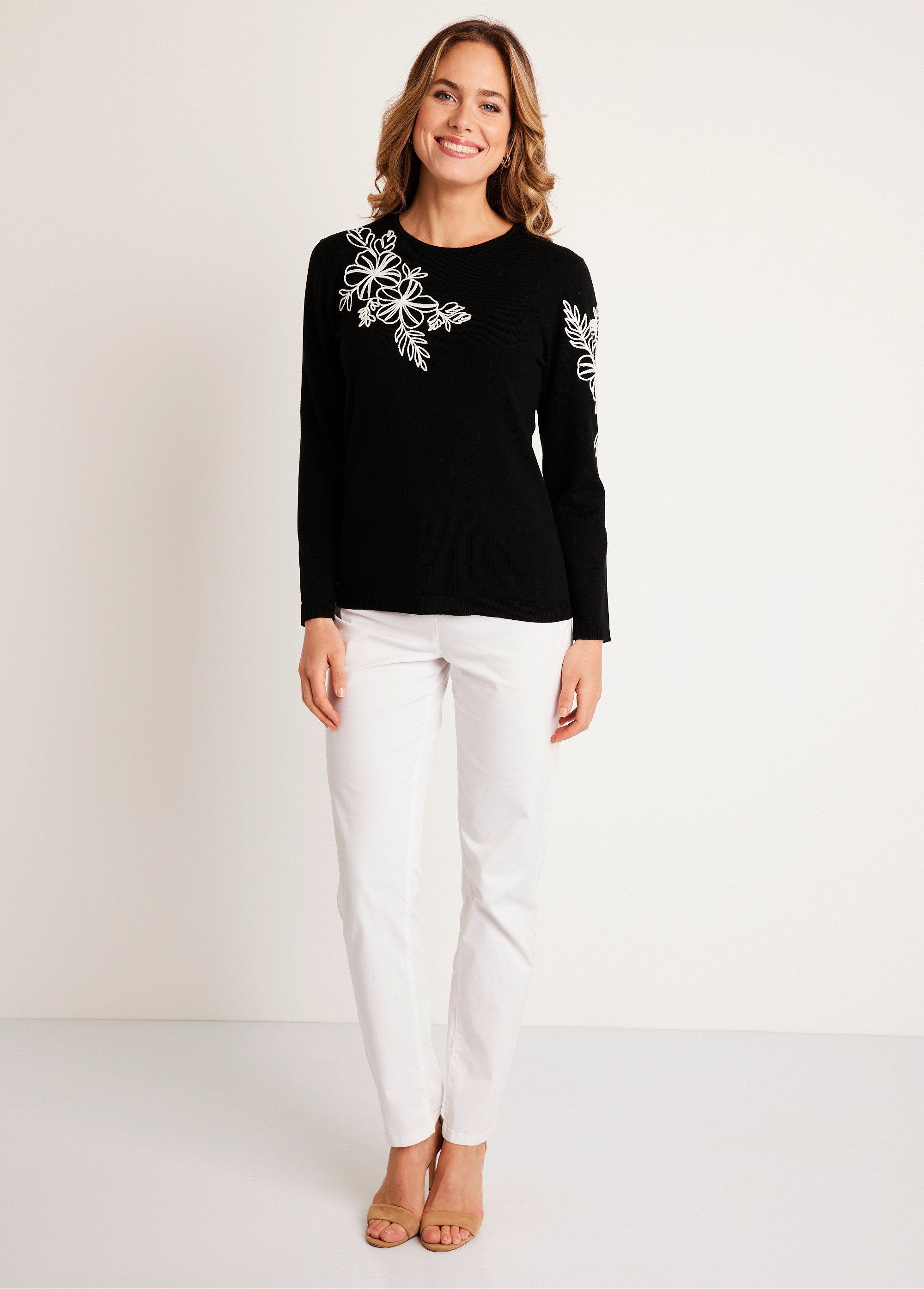 Fine_embroidered_sweater_Black_and_white_SF1_slim