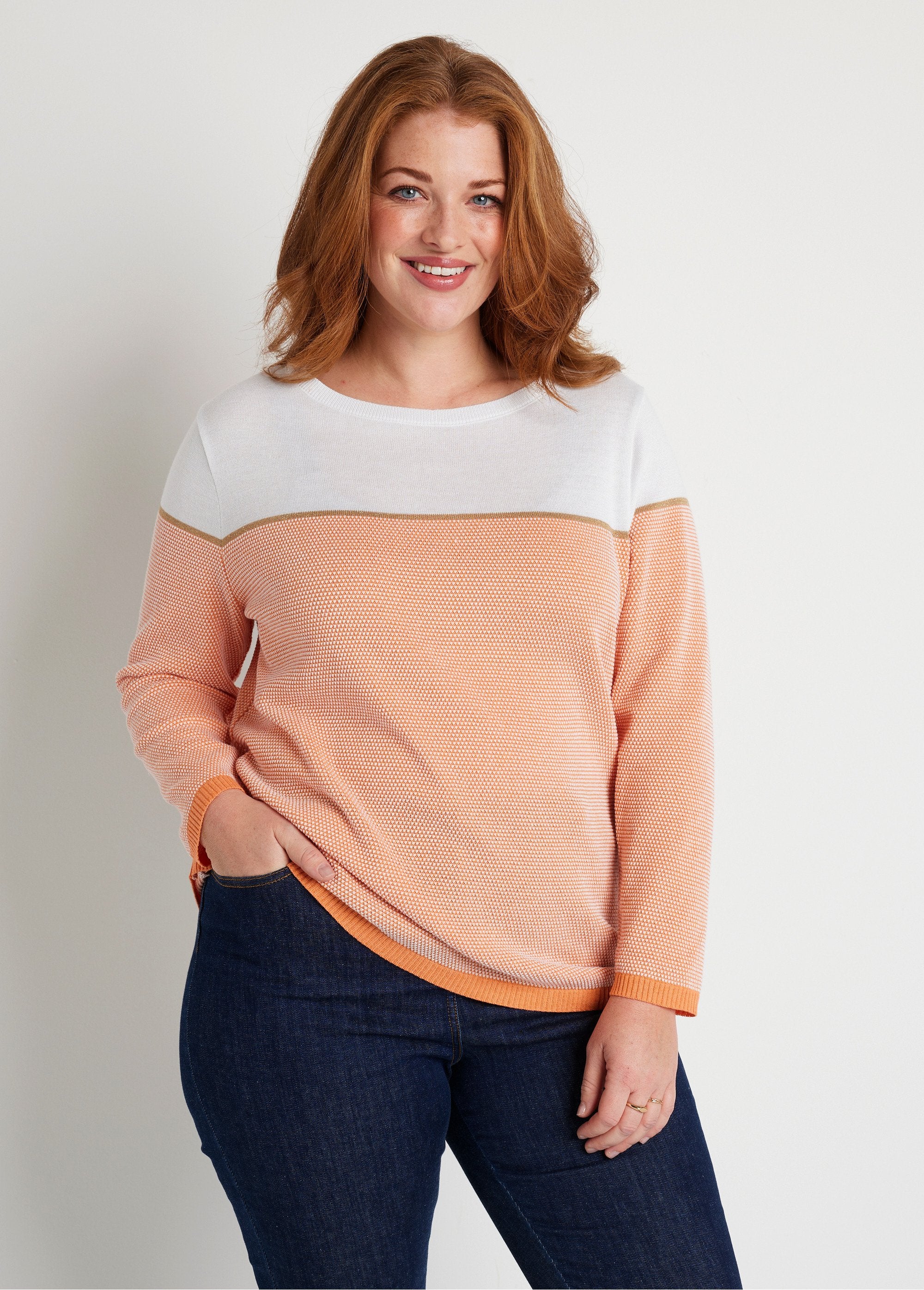 Thin_round_neck_long_sleeve_sweater_White_and_orange_FA1_curvy