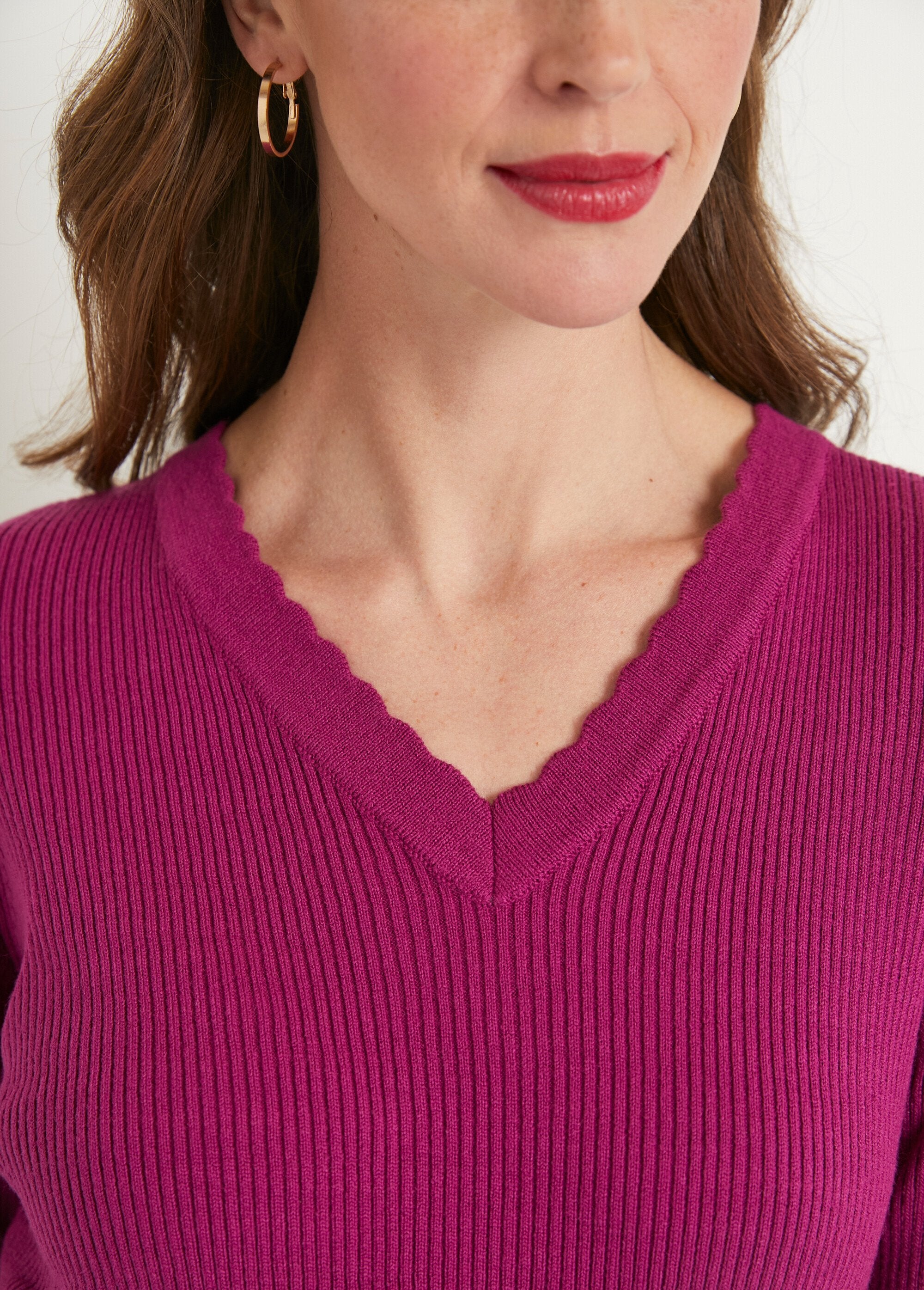 Slim-fit,_rib-knit_V-neck_sweater_Cyclamen_DE2_slim