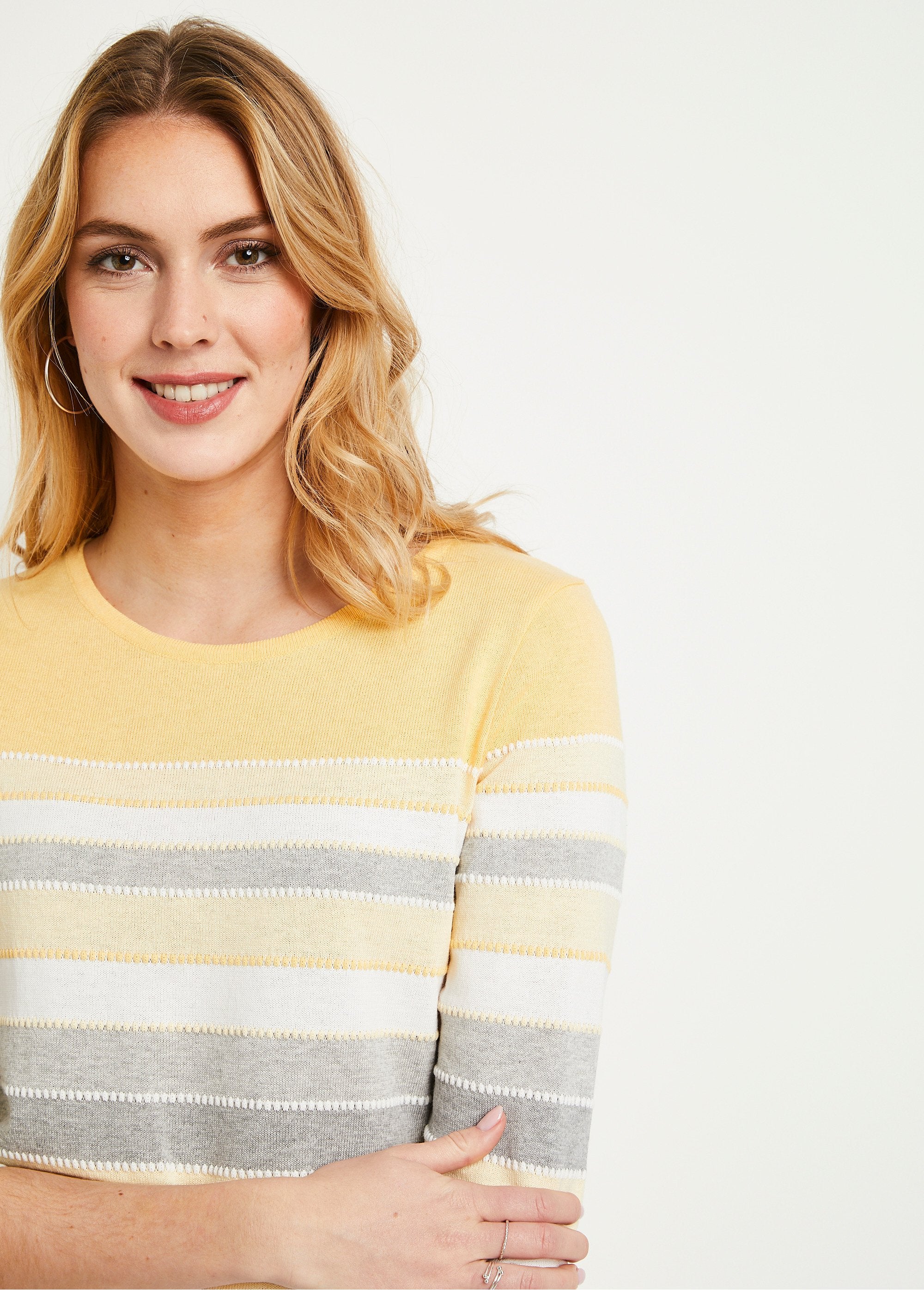 Fancy_jacquard_knit_sweater_Yellow_stripe_DE1_slim