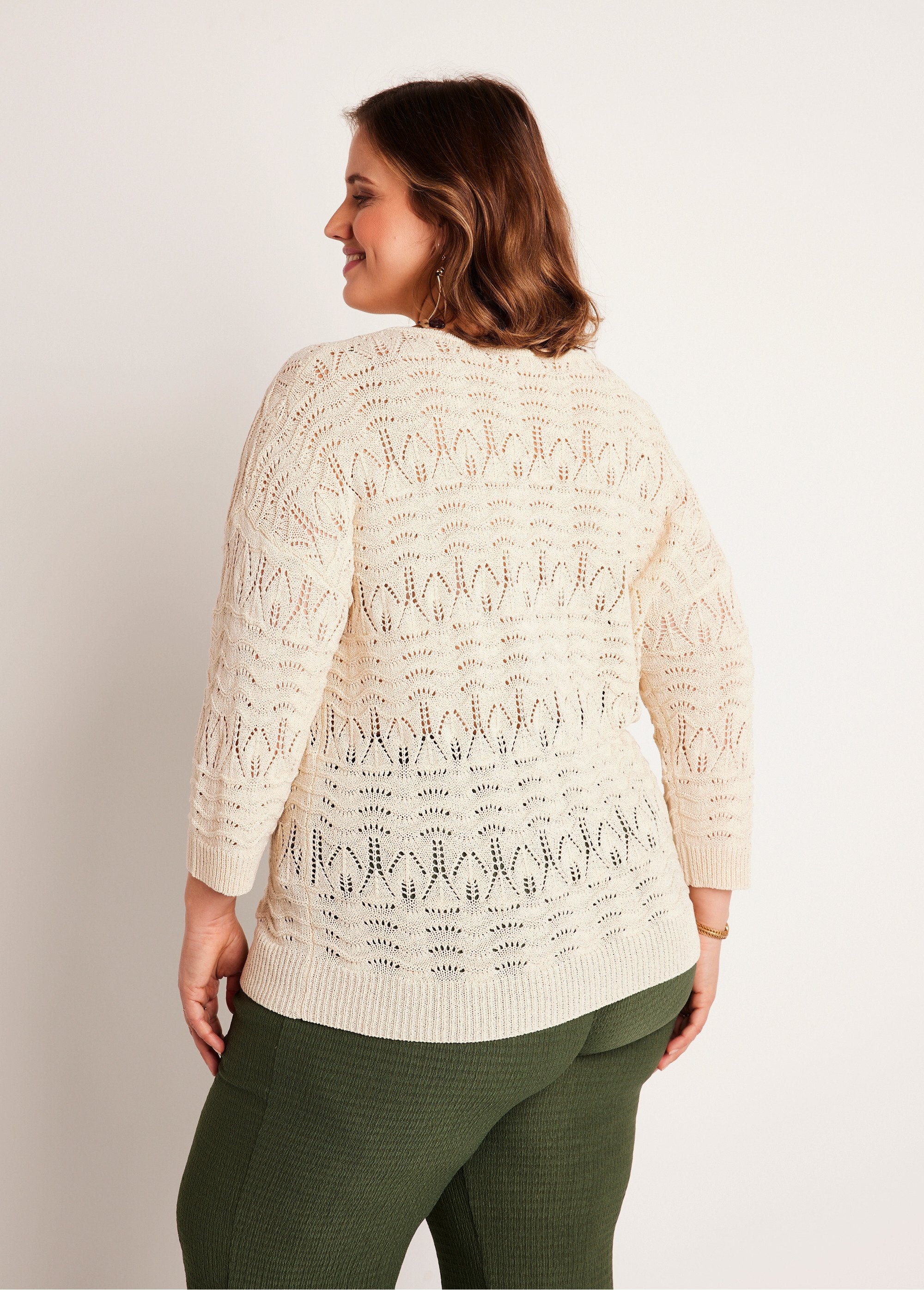 3/4_sleeve_openwork_pattern_V-neck_sweater_String_DO1_curvy