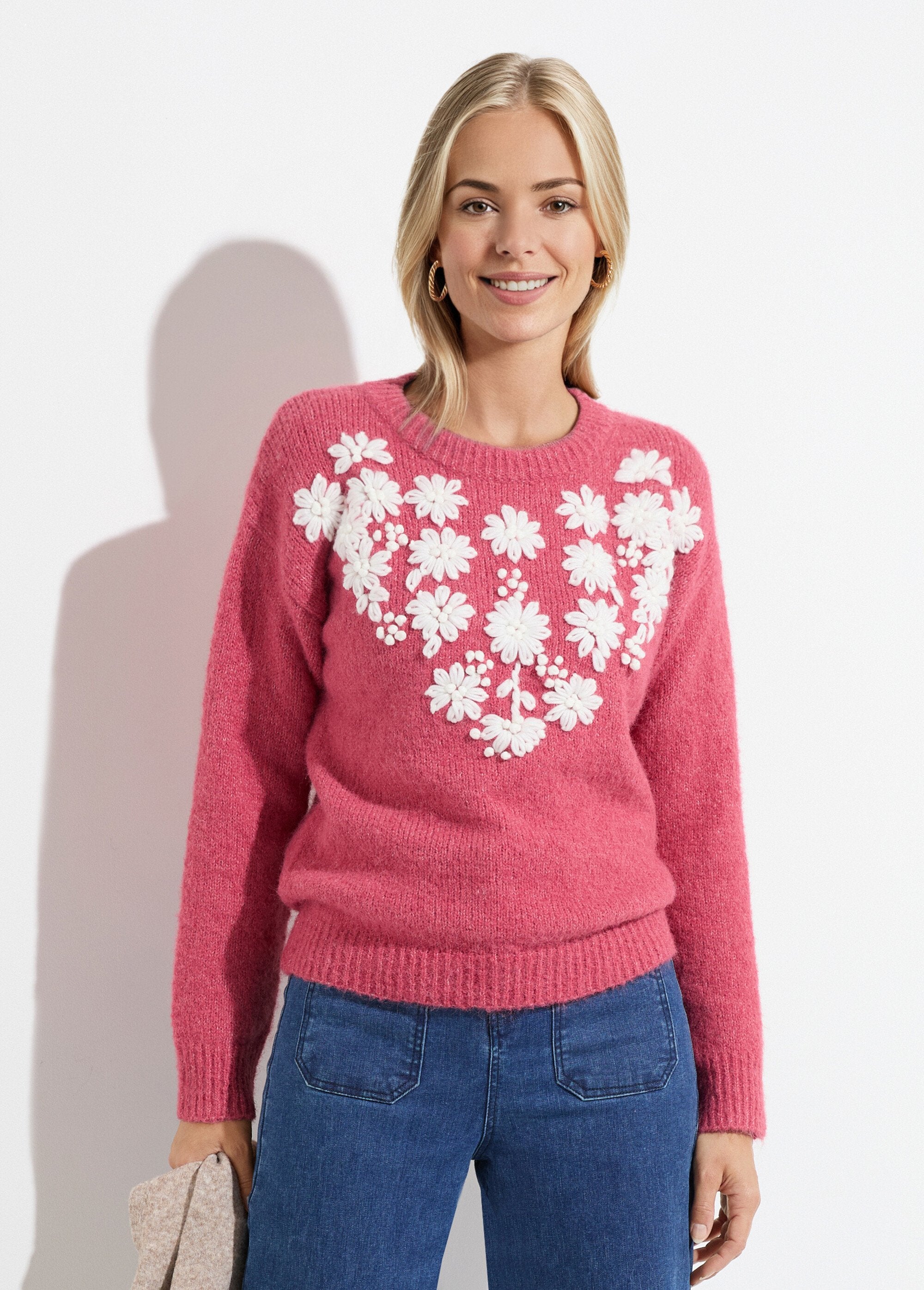 Pull_moelleux_col_rond_fleurs_brodées_Rose_FA1_slim