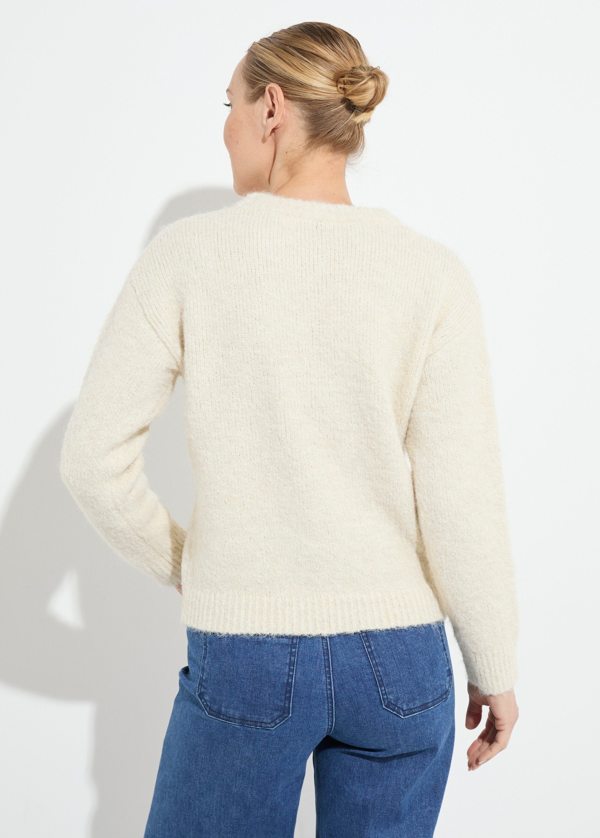 Pull_moelleux_col_rond_fleurs_brodées_Beige_DO1_slim