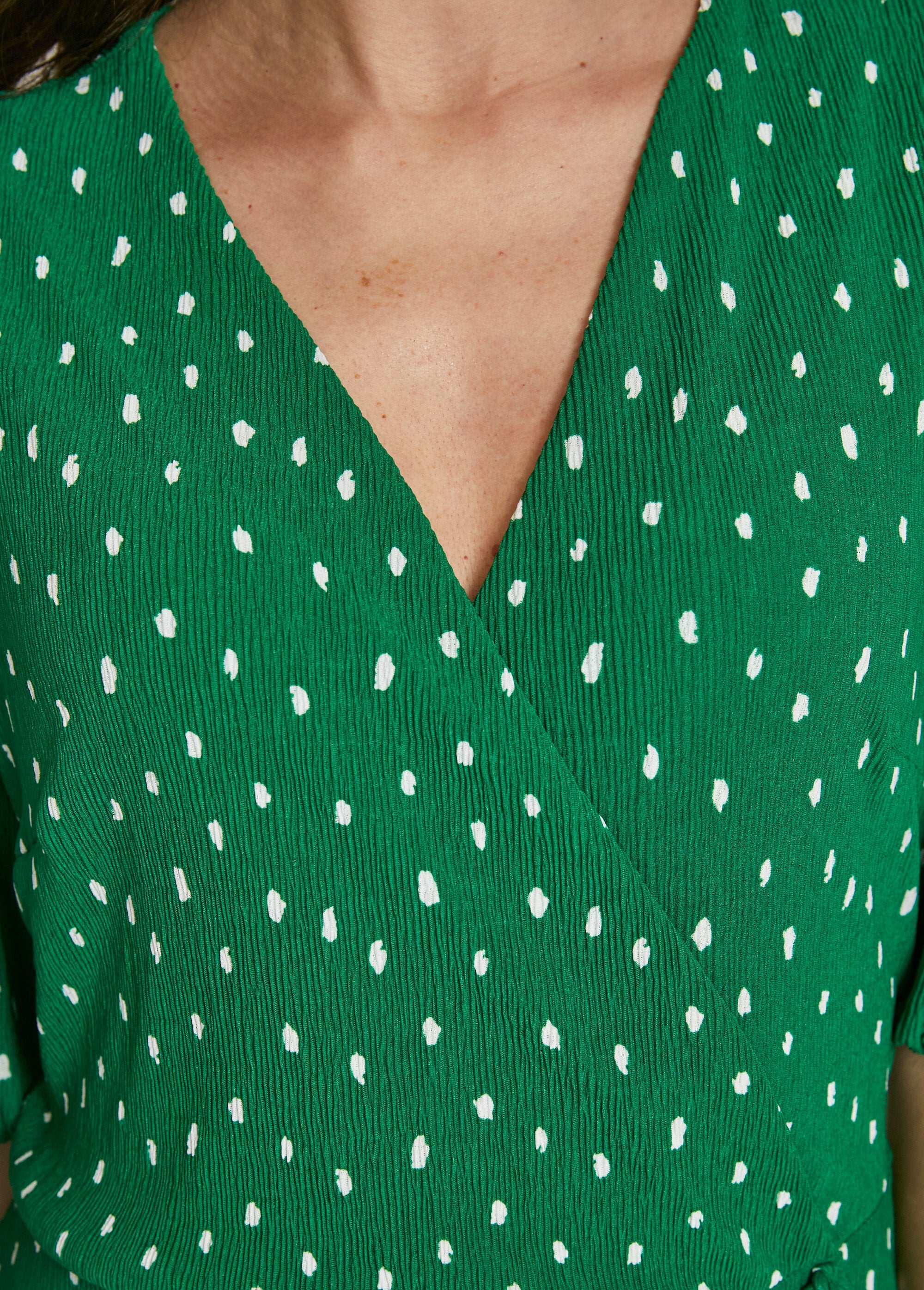 Mid-length_polka_dot_wrap_dress_Green_and_white_DE3_slim