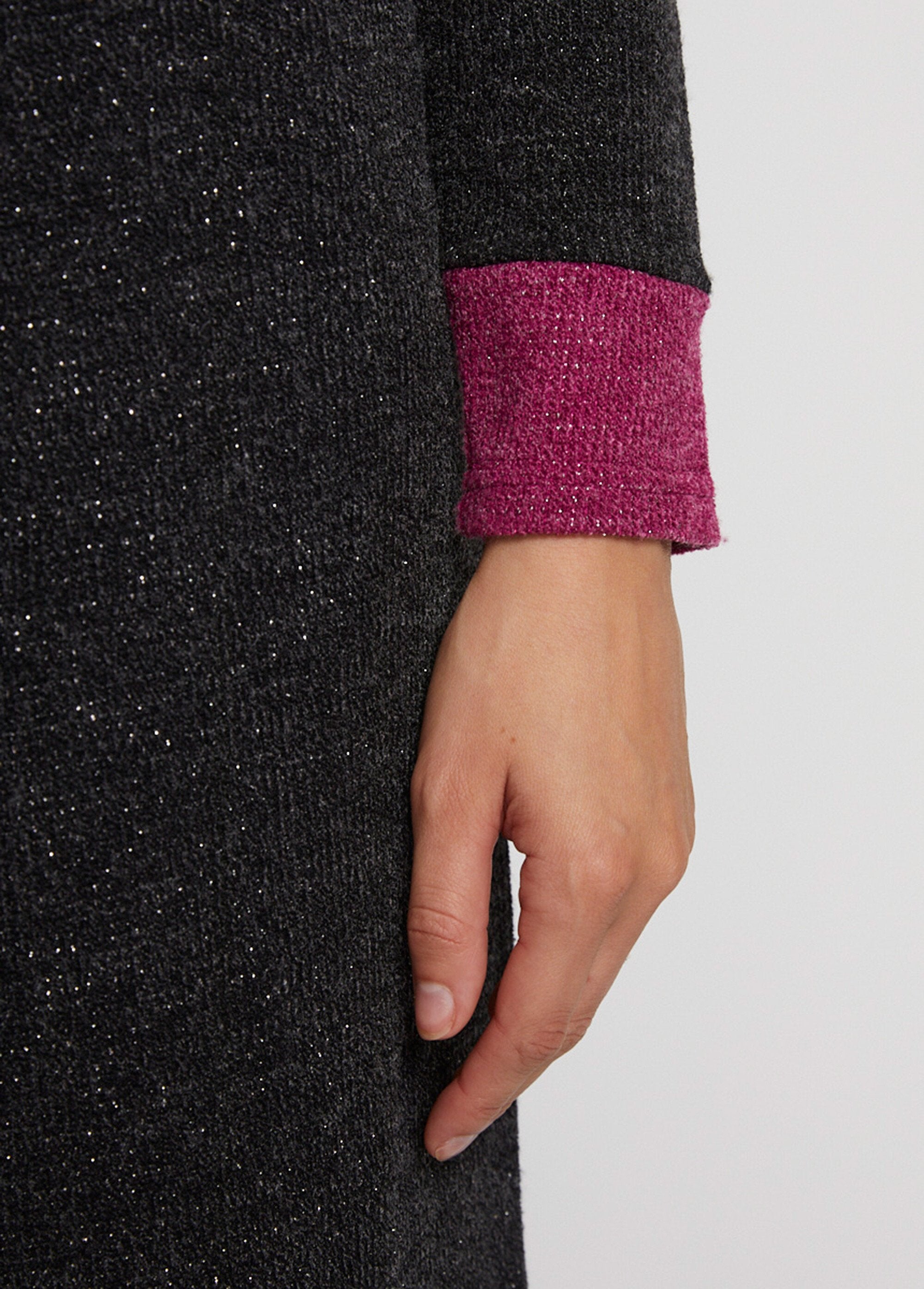 Short_straight_warm_knit_dress_with_round_neck_Black_background_DE1_slim