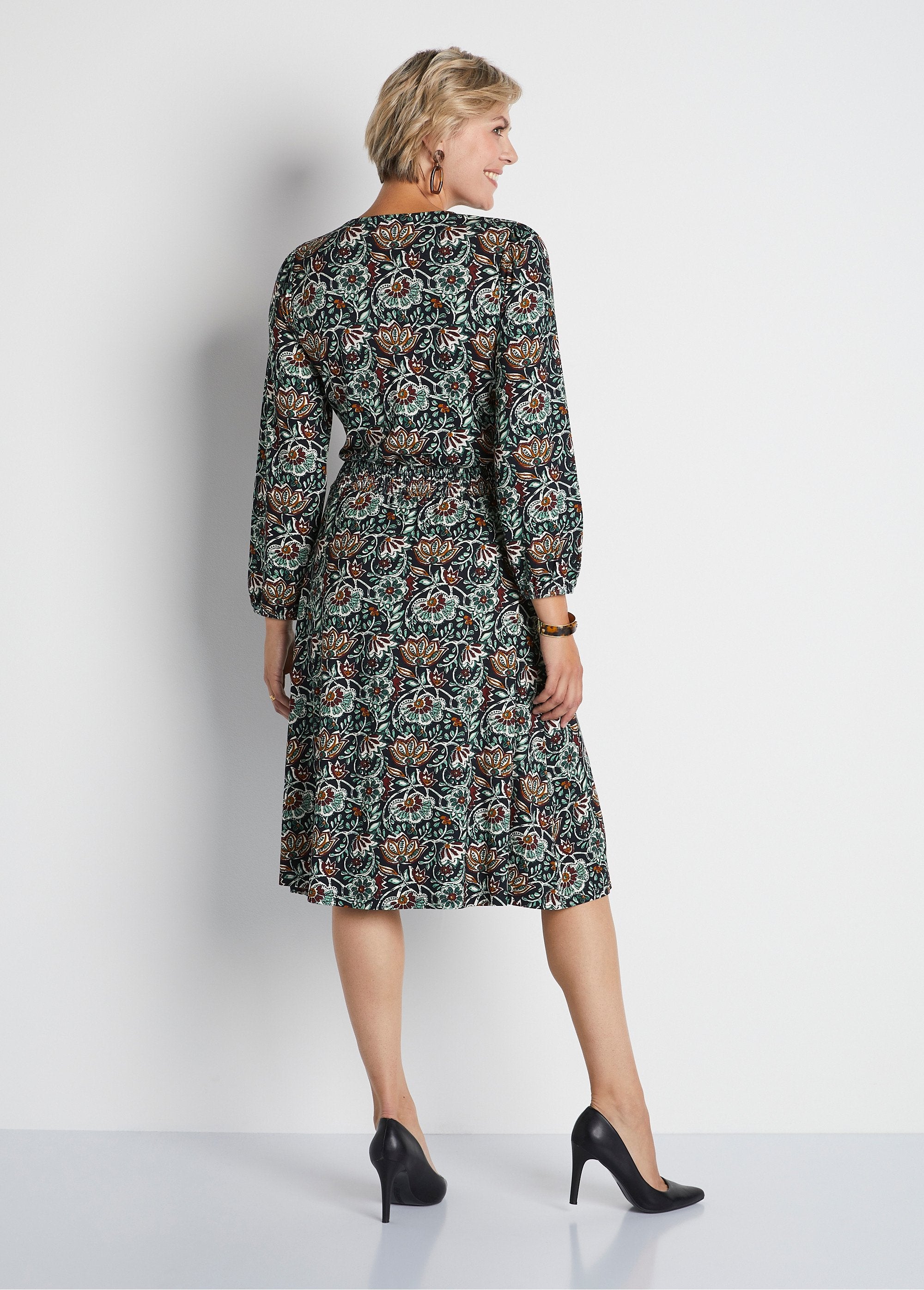 Short_floral_print_smocked_knit_dress_Green_print_DO1_slim