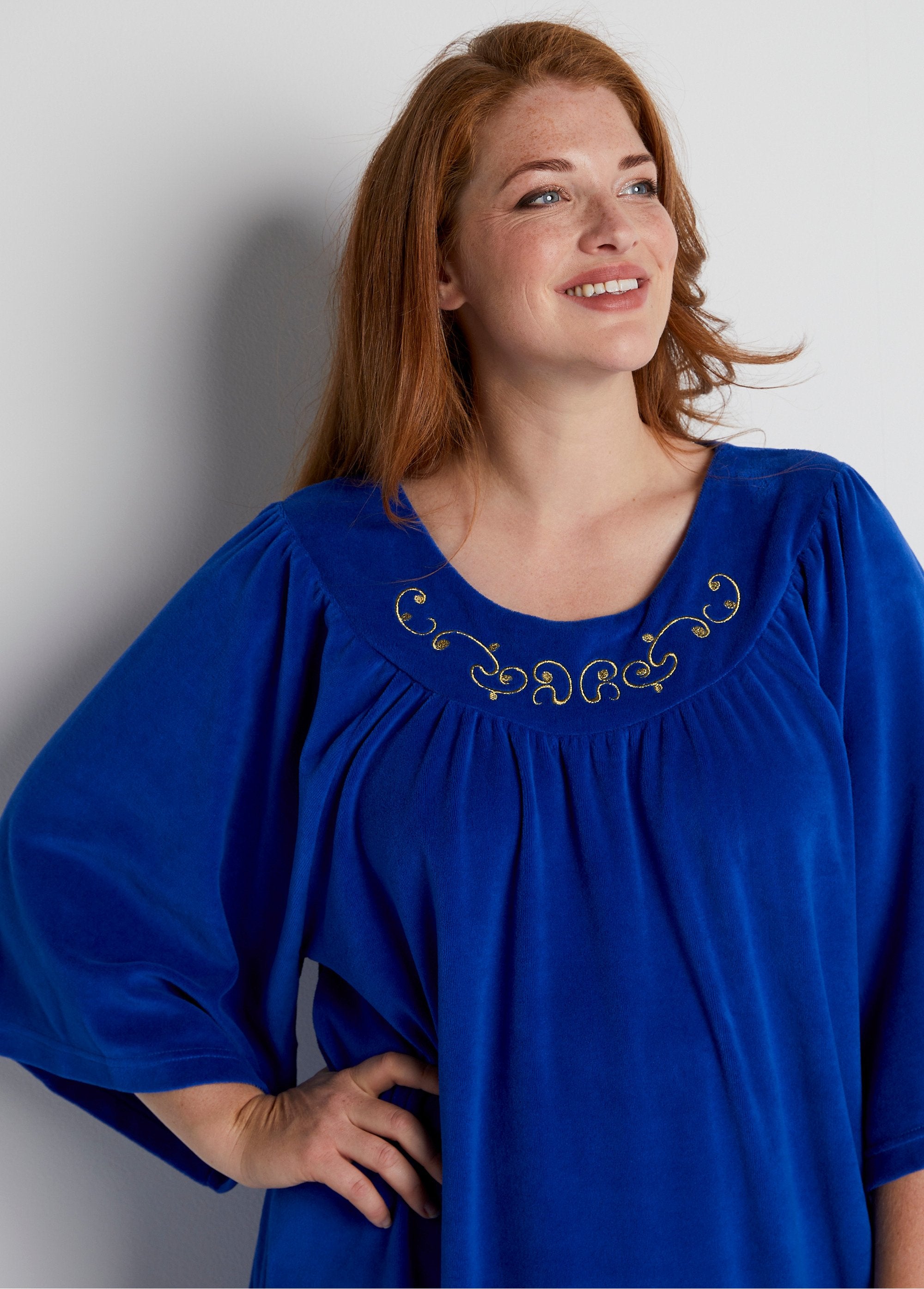 Velvet_hostess_dress_Royal_blue_DE1_curvy