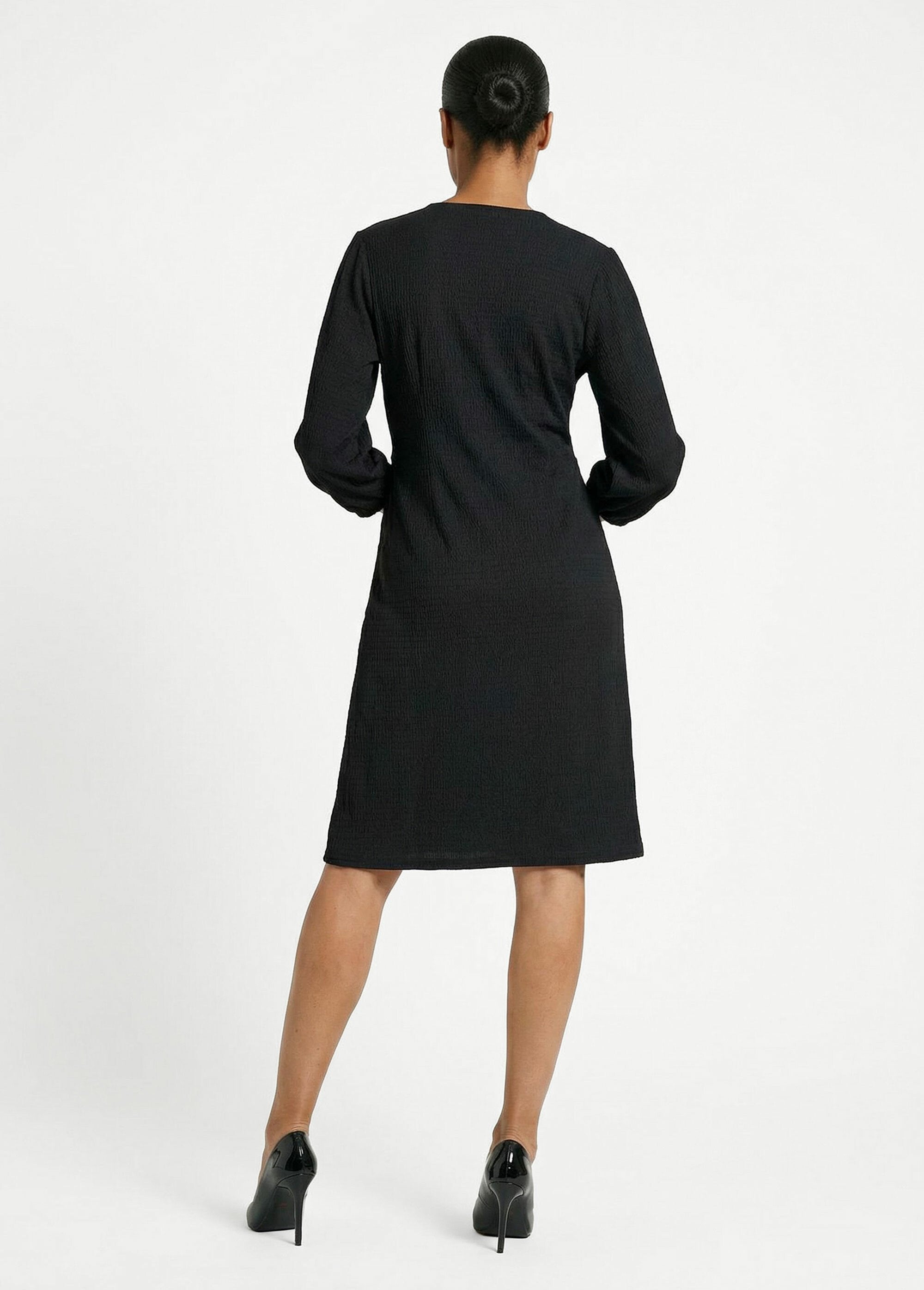 Waffle_knit_wrap_dress_Black_DO1_slim
