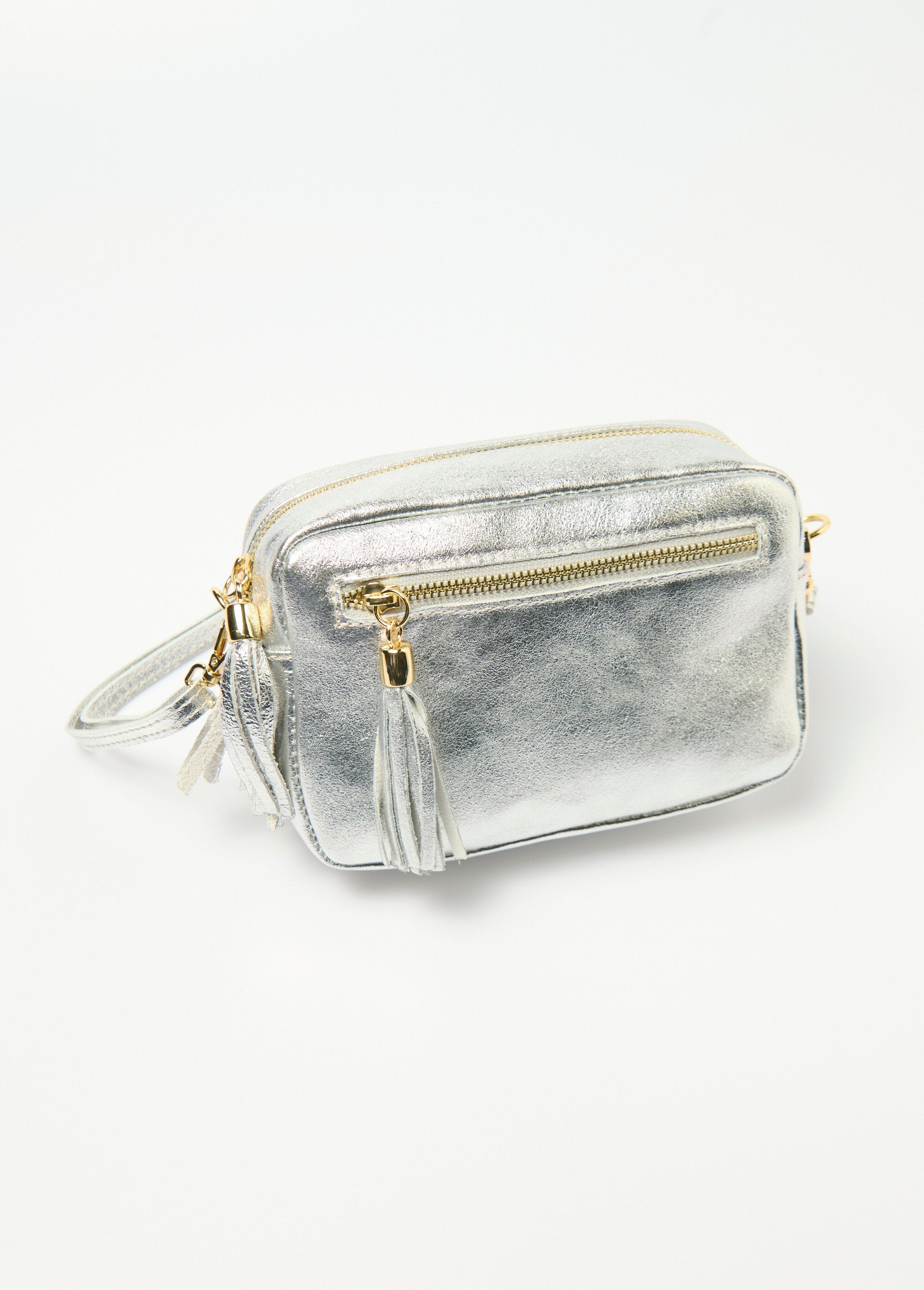 Clutch-shaped_leather_handbag_Silver_FA1_slim