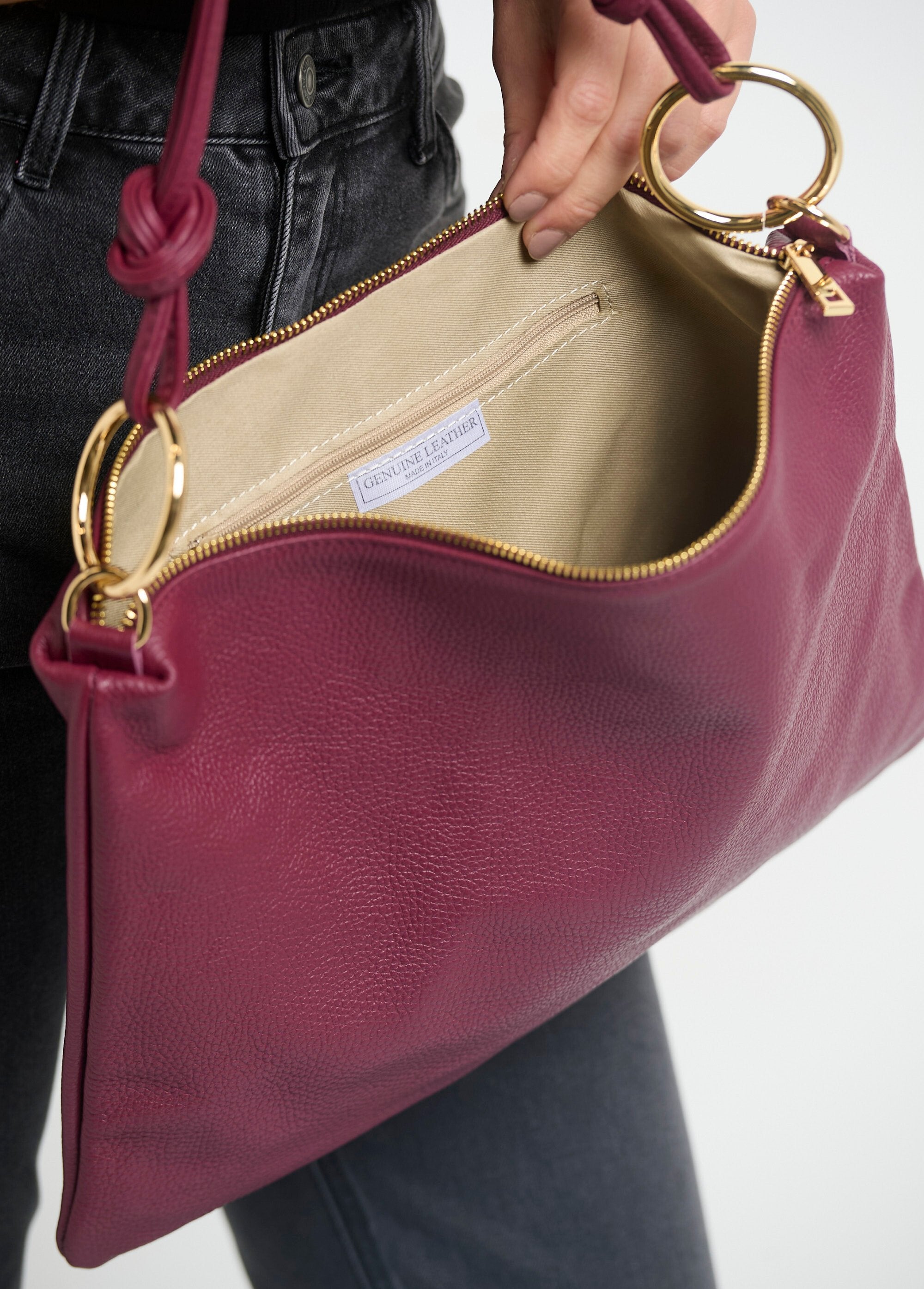 Grained_leather_handbag_with_ring_handles_Bordeaux_DE1_slim