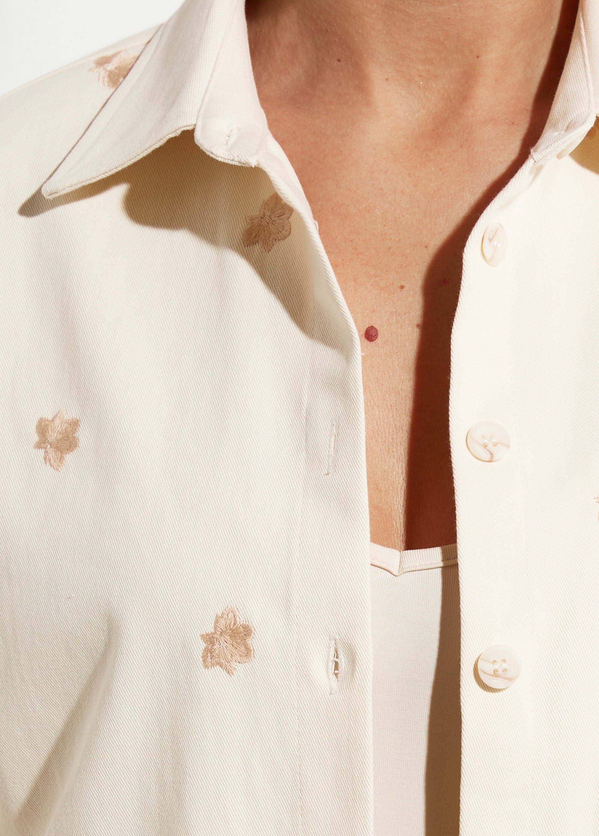 Cotton_overshirt_with_embroidery_Ecru_DE2_slim