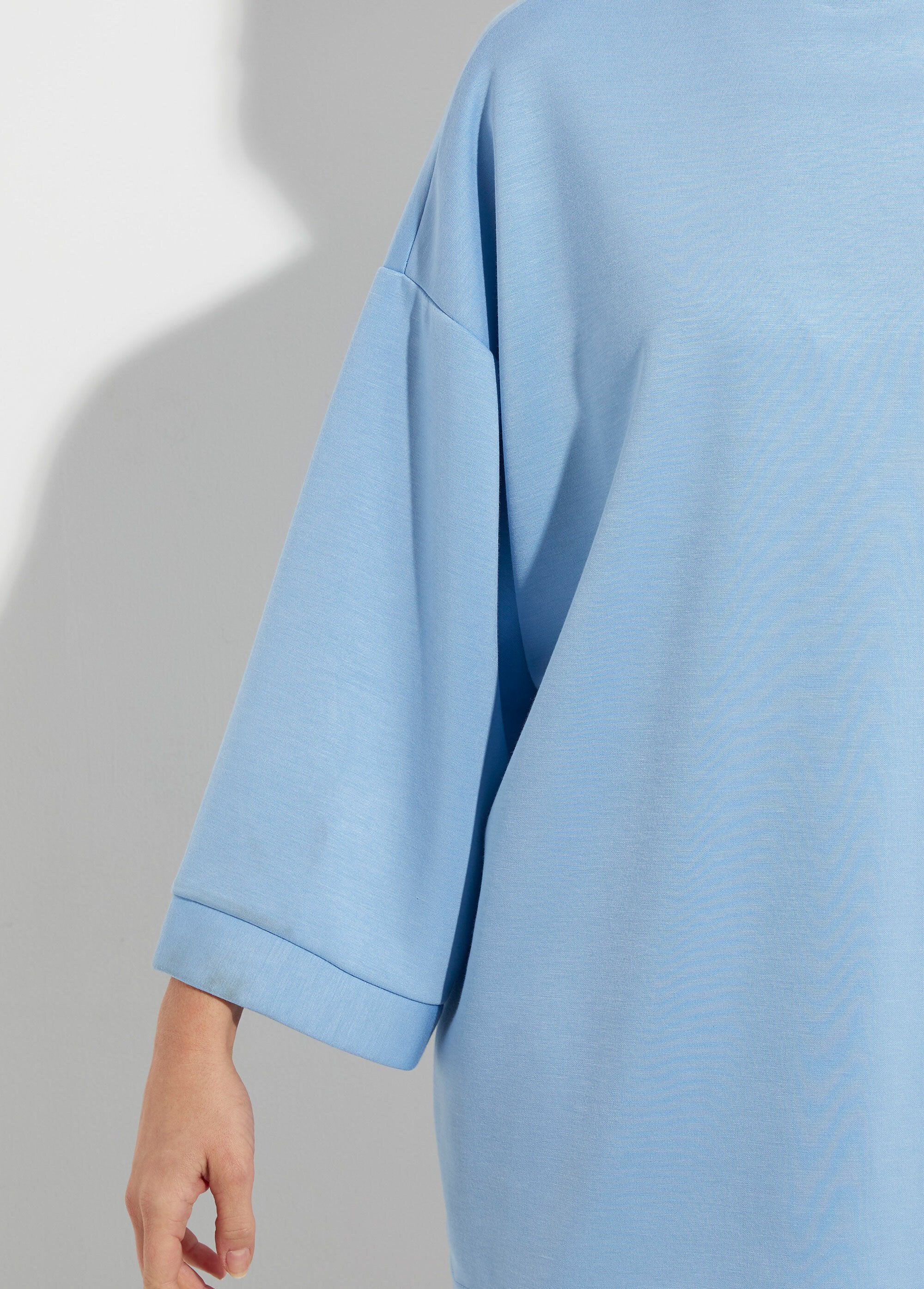Wide_round_neck_sweatshirt,_3/4_sleeves_Sky_blue_DE2_slim