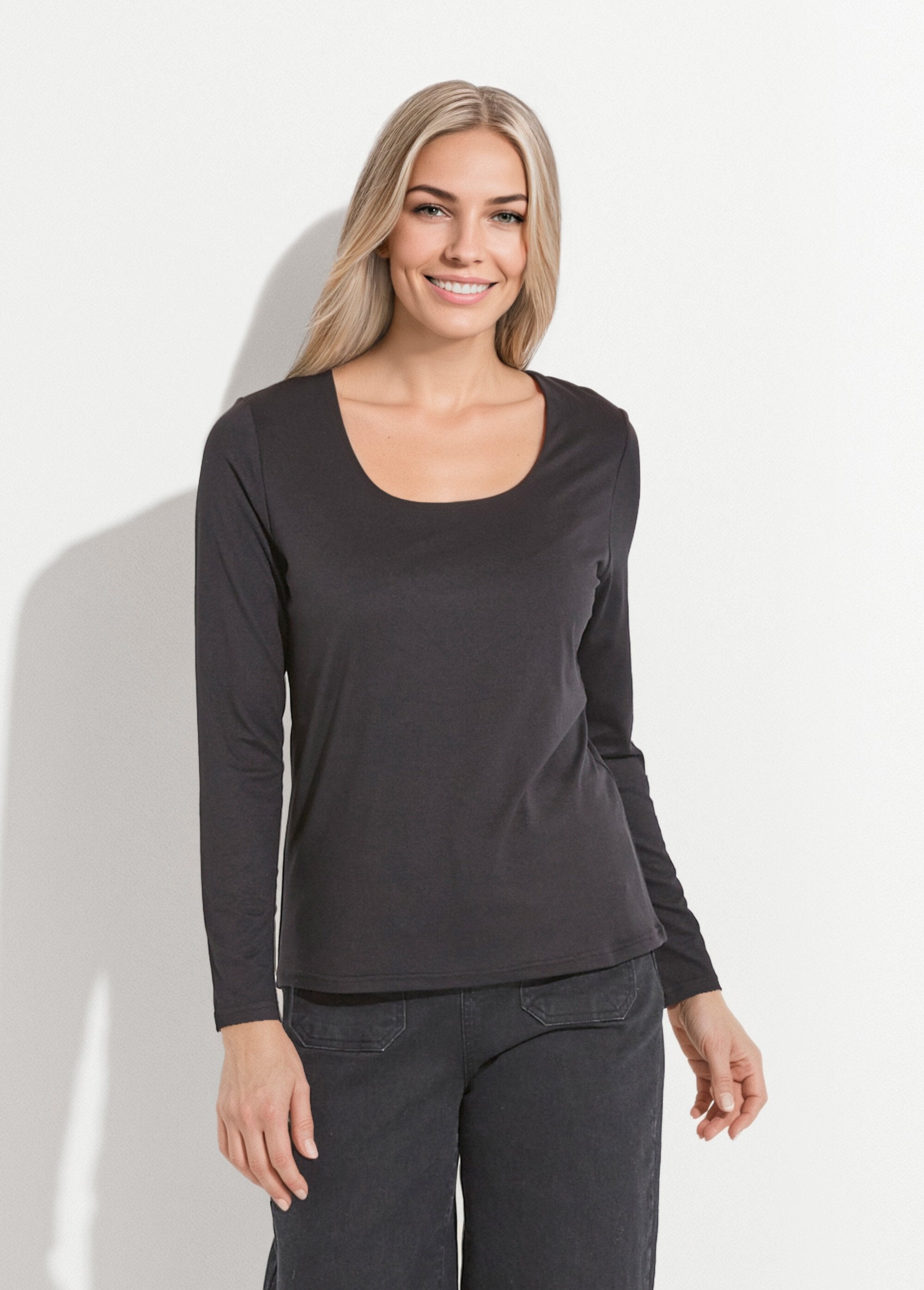 Long-sleeved_dancer_collar_T-shirt_Black_FA1_slim