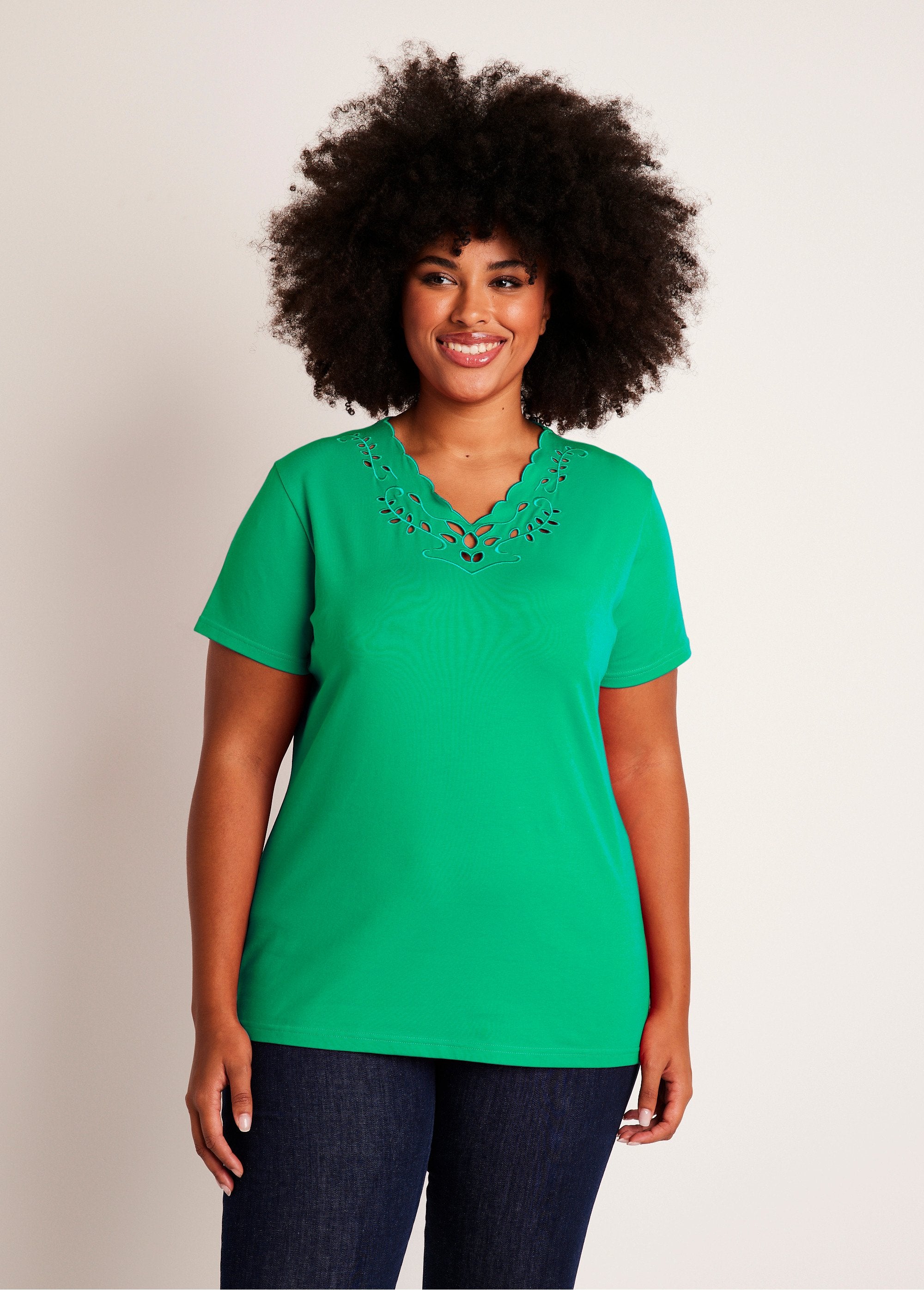 Embroidered_openwork_V-neck_T-shirt_Green_FA1_curvy