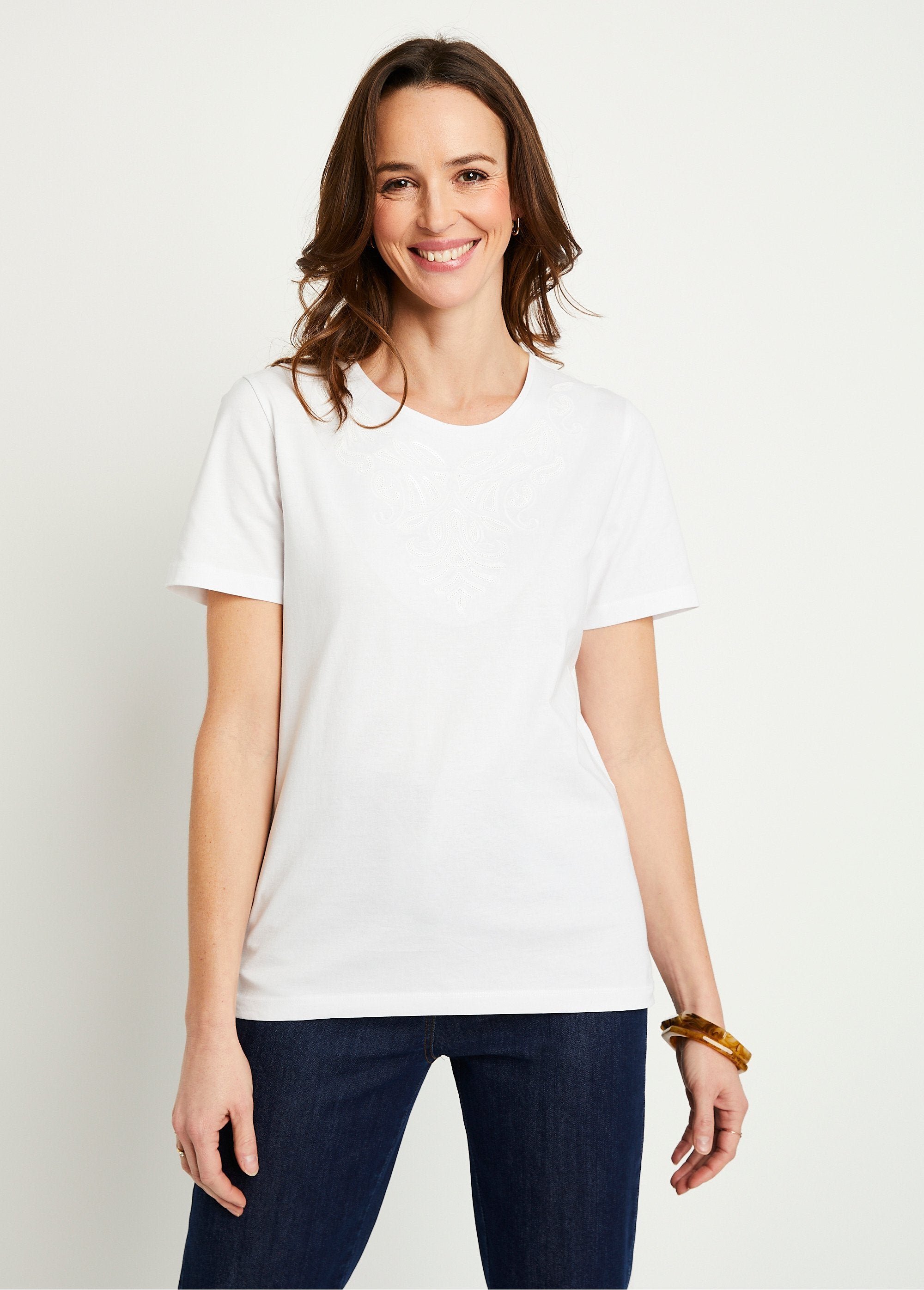 Short-sleeved_embroidered_cropped_t-shirt_White_FA1_slim