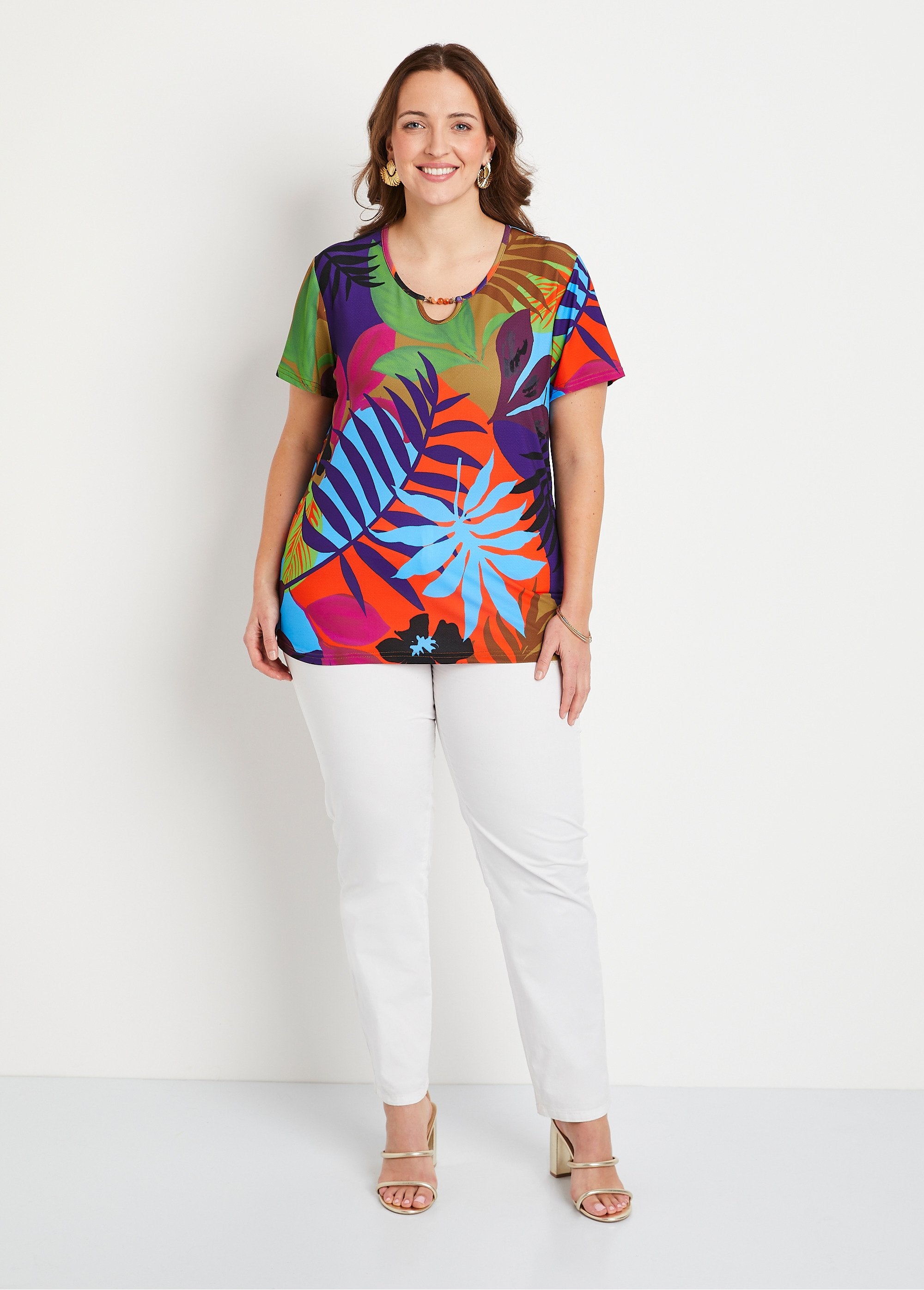 Short_jeweled_round_neck_t-shirt_Multicolor_SF1_curvy