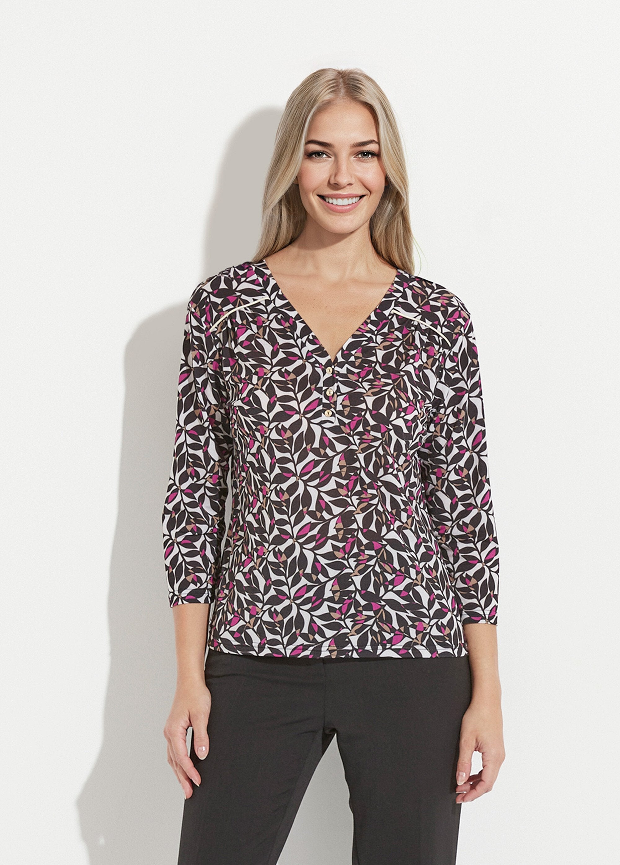 Short_V-neck_T-shirt_with_3/4_sleeves_and_leaf_print_Ecru_and_pink_FA1_slim