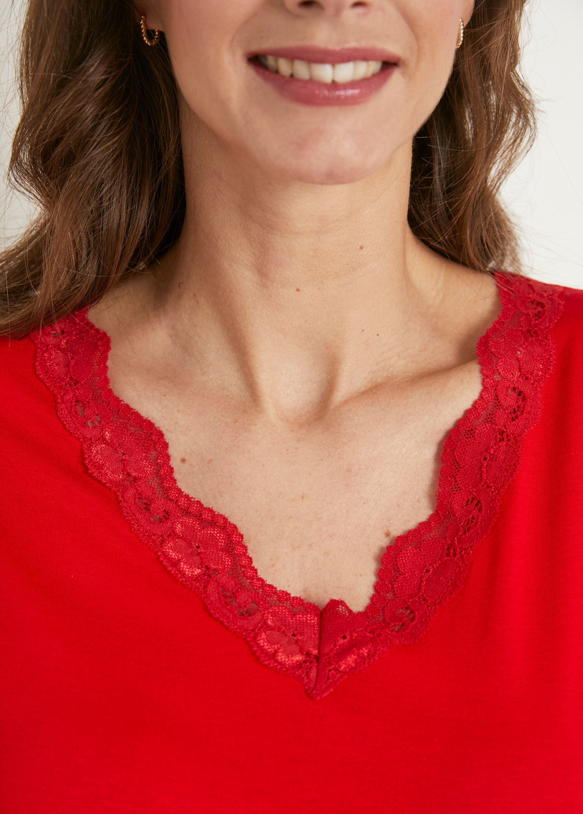 Short_stretch_lace_T-shirt_Red_DE2_slim