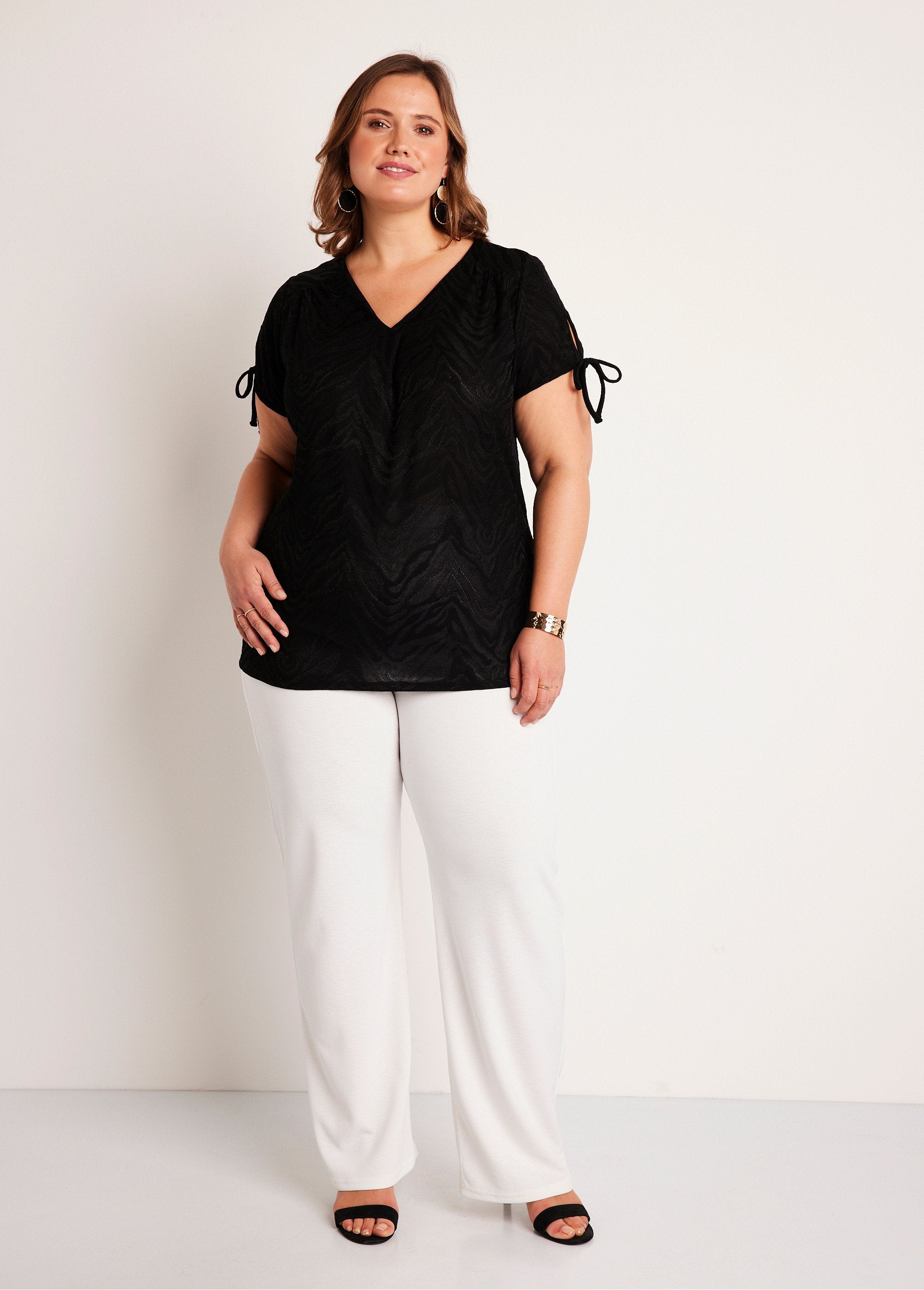 Long_loose_V-neck_t-shirt_Black_SF1_curvy