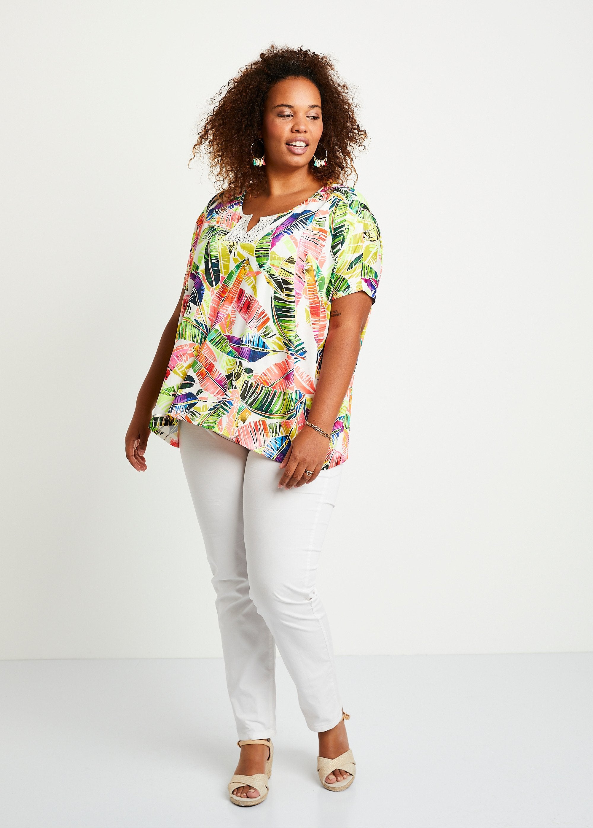 Long_loose_t-shirt_with_neon_lace_pattern_Multicolor_print_SF1_curvy