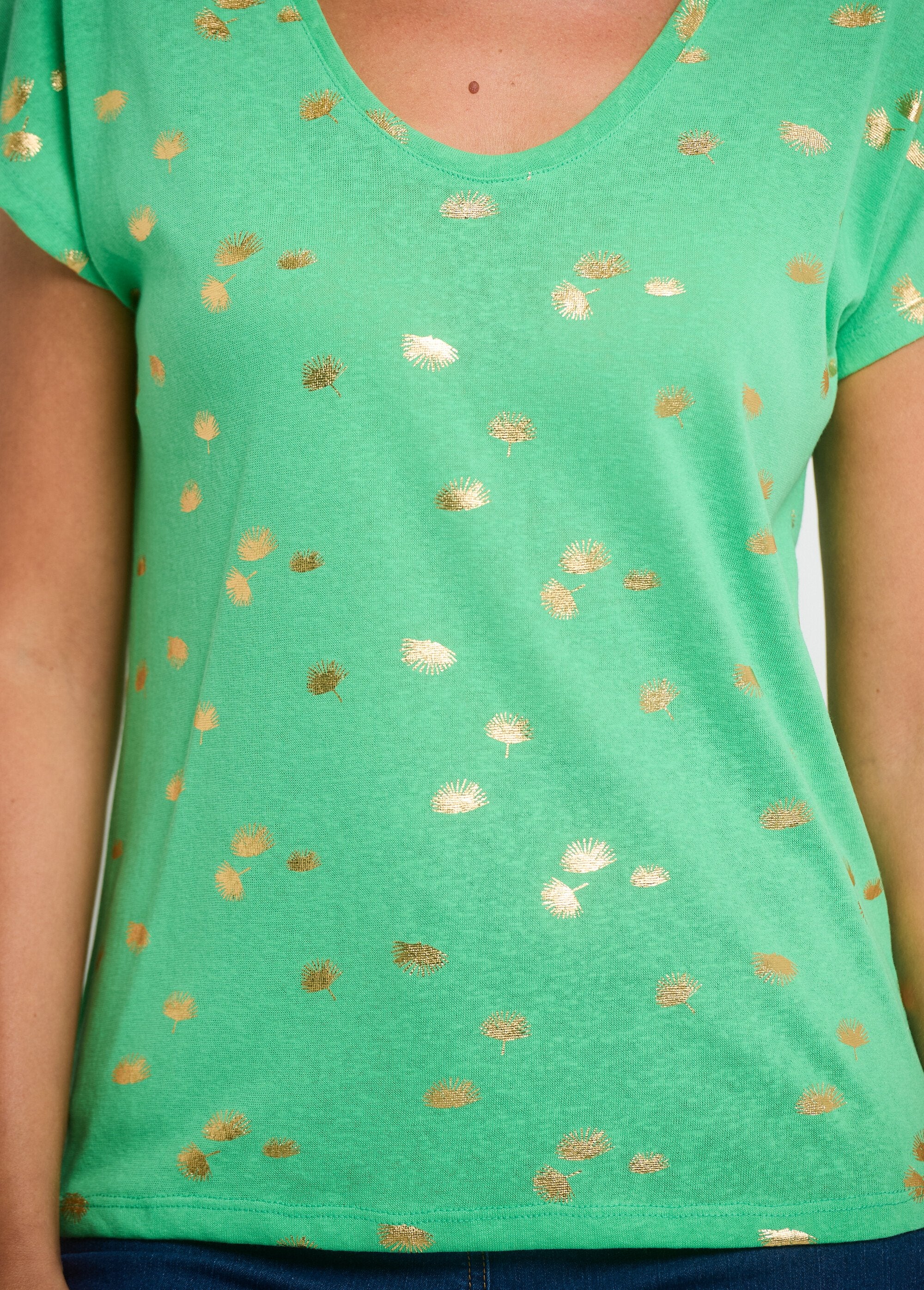 Short-sleeved_gold_T-shirt_Green_DE1_slim