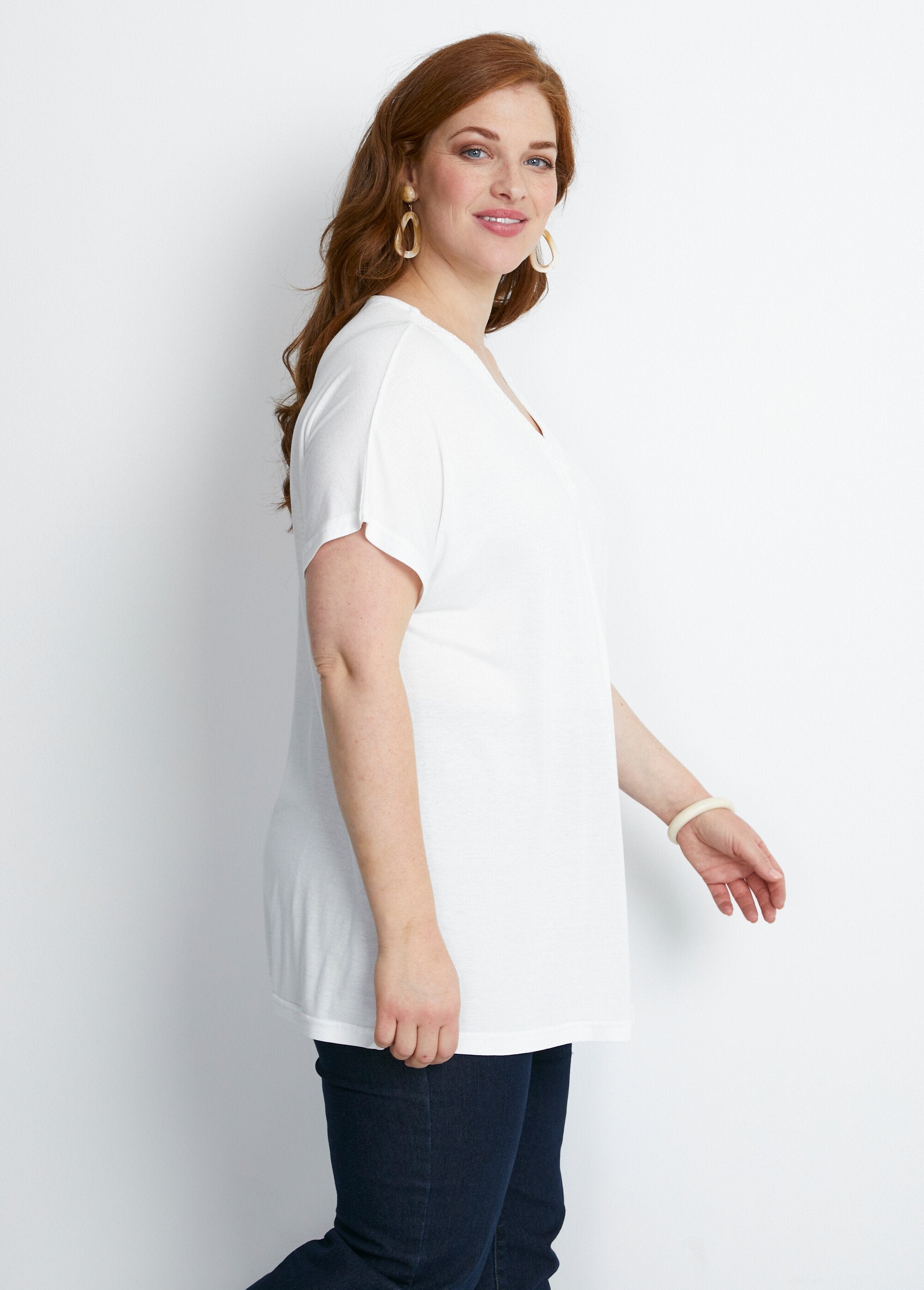 Long_flared_lace_t-shirt_White_DR1_curvy