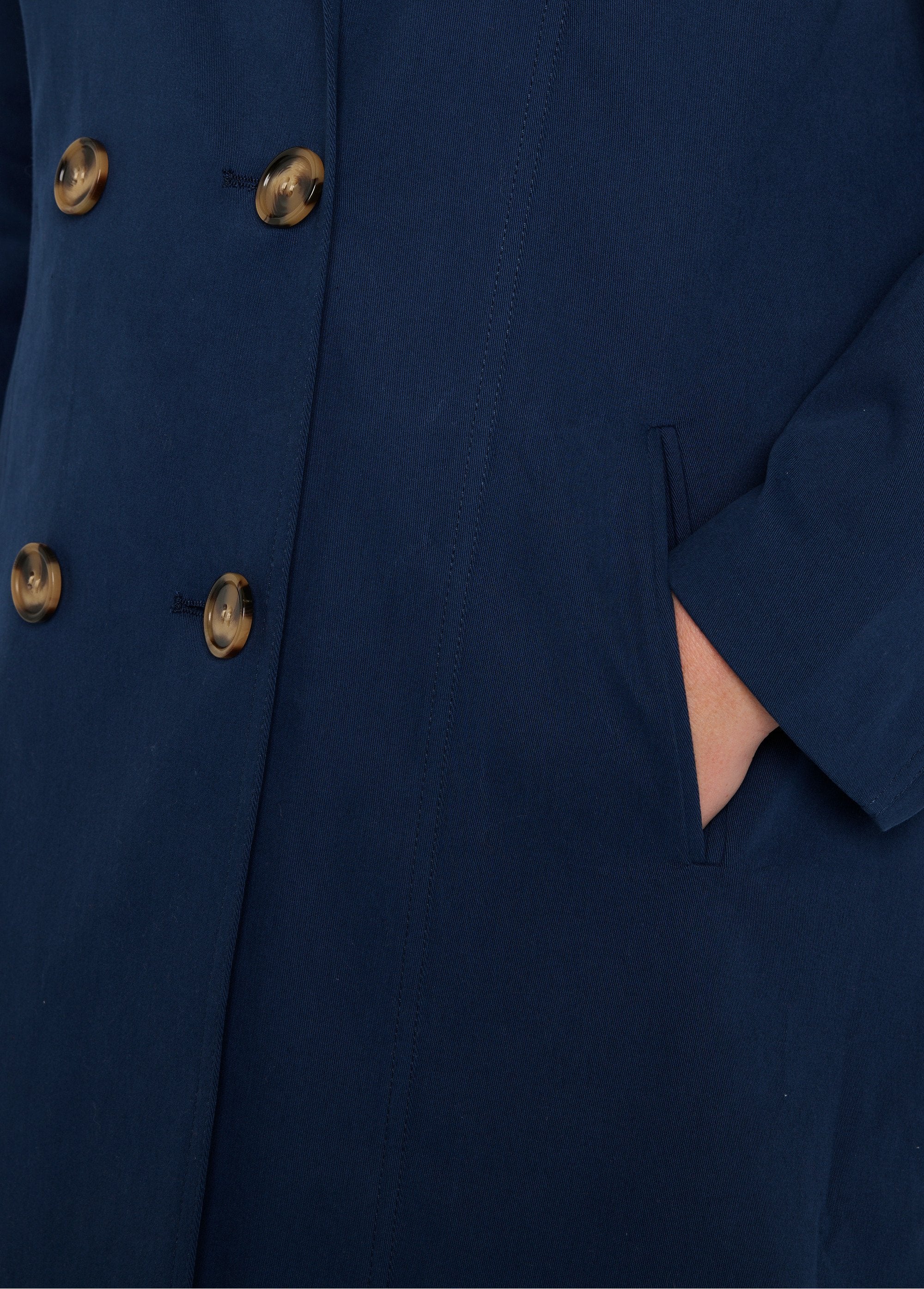 Short_double-breasted_trench_coat_with_pointed_collar_Navy_blue_DE2_curvy