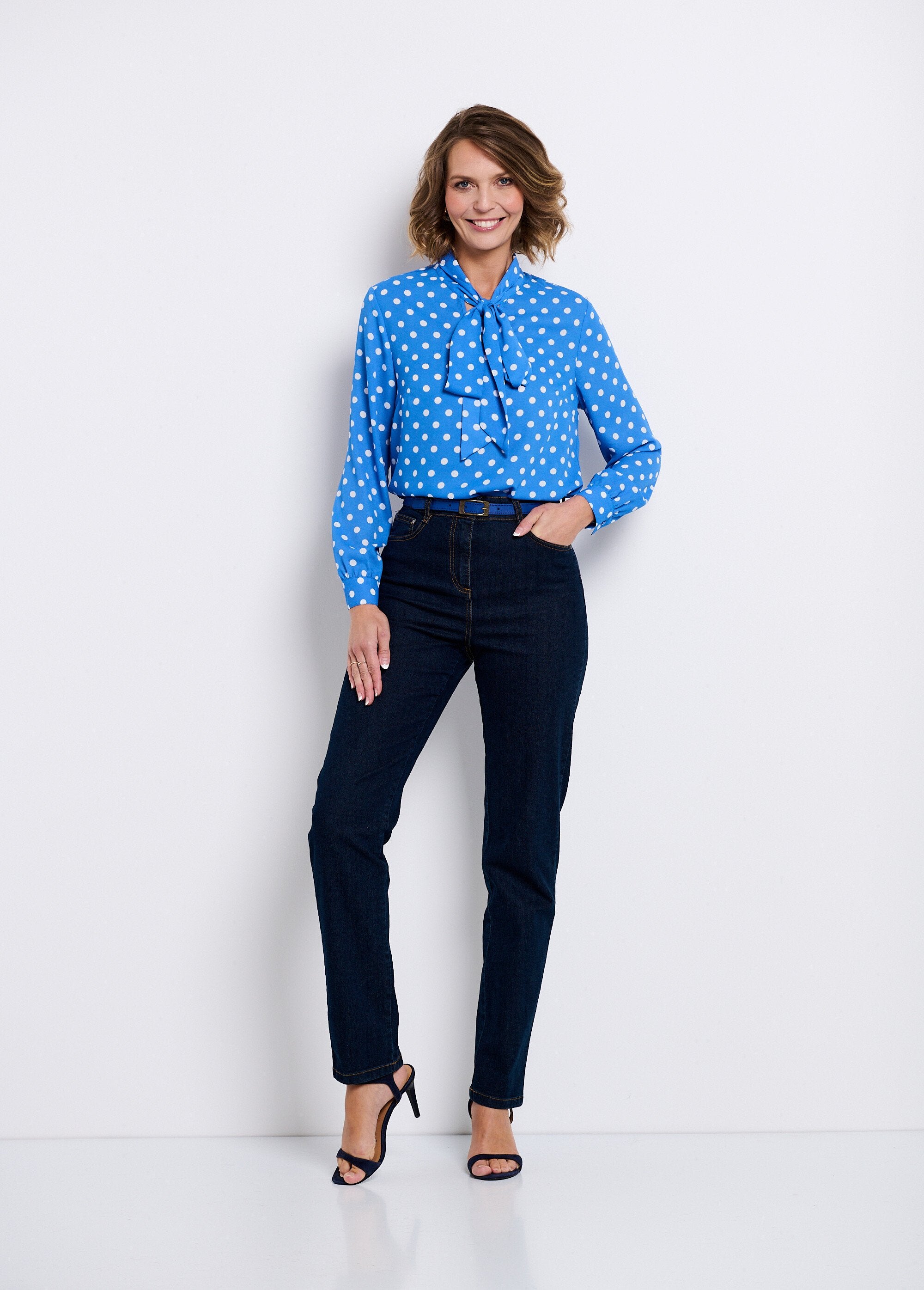 Flowing_tunic_with_pussy_bow_collar,_plain_or_polka_dot_Blue_and_white_SF1_slim