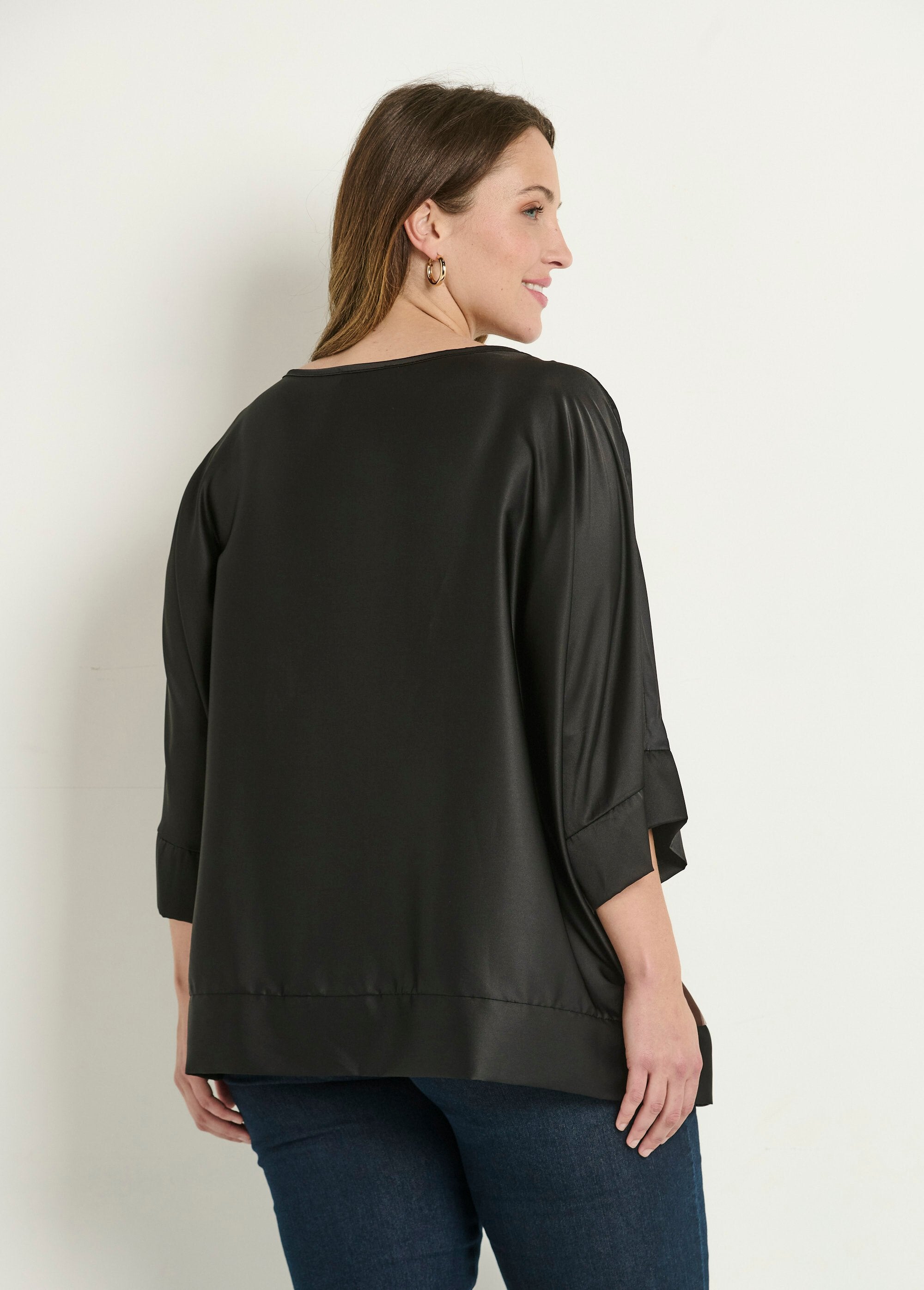 Satin_tunic_with_floral_motif_and_kimono_sleeves_Noir_DO1_curvy