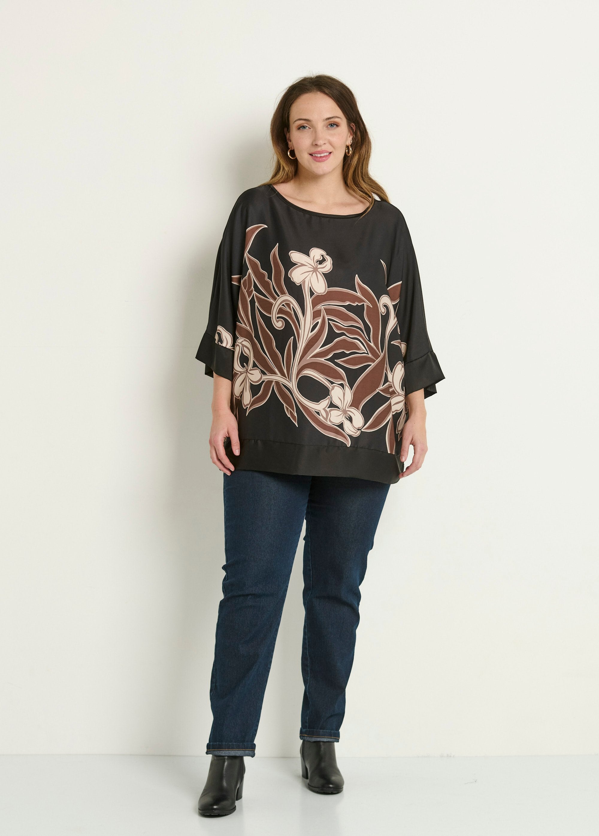 Satin_tunic_with_floral_motif_and_kimono_sleeves_Black_SF1_curvy