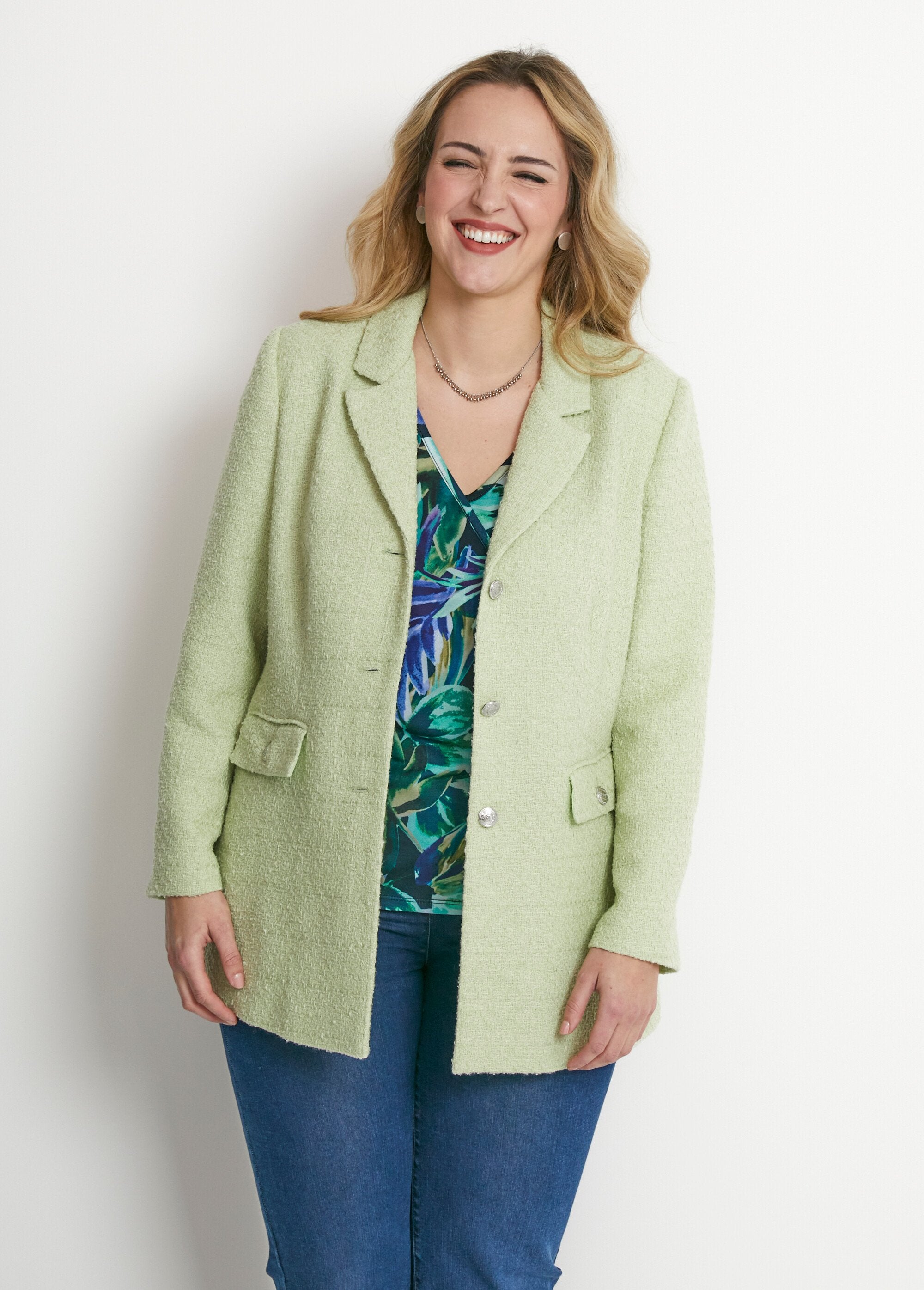 Button-down_straight_jacket_in_woven_fabric_with_tailored_collar_Vert_amande_FA1_curvy